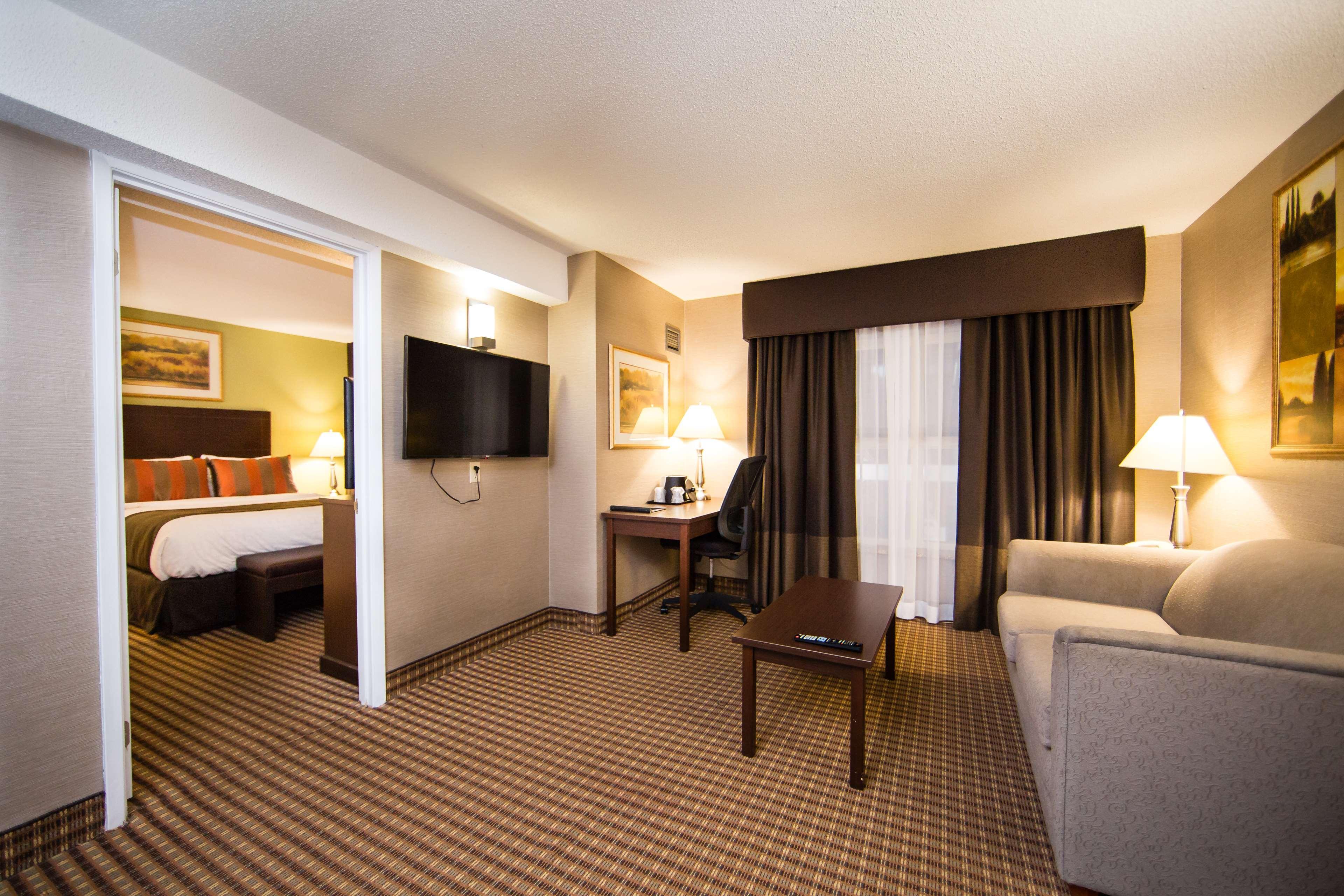Best Western Plus Ottawa Kanata Hotel And Conference Centre Exterior photo