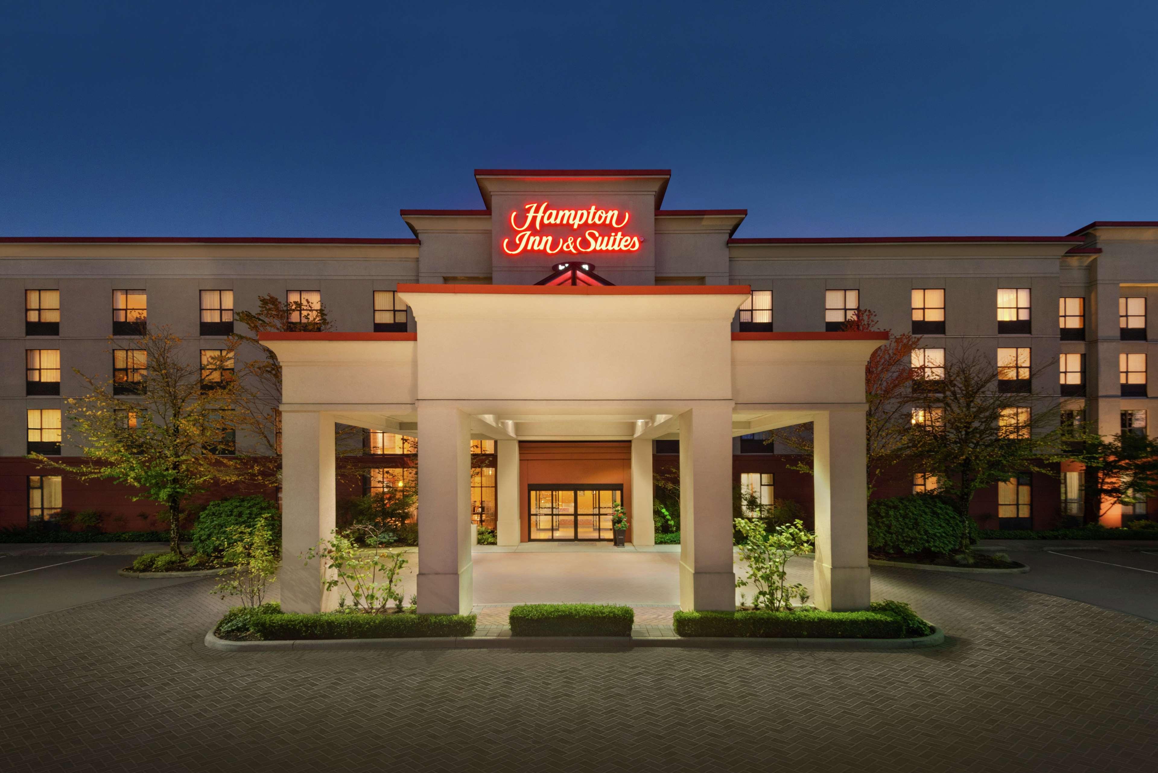Hampton Inn & Suites By Hilton Langley-Surrey Exterior photo