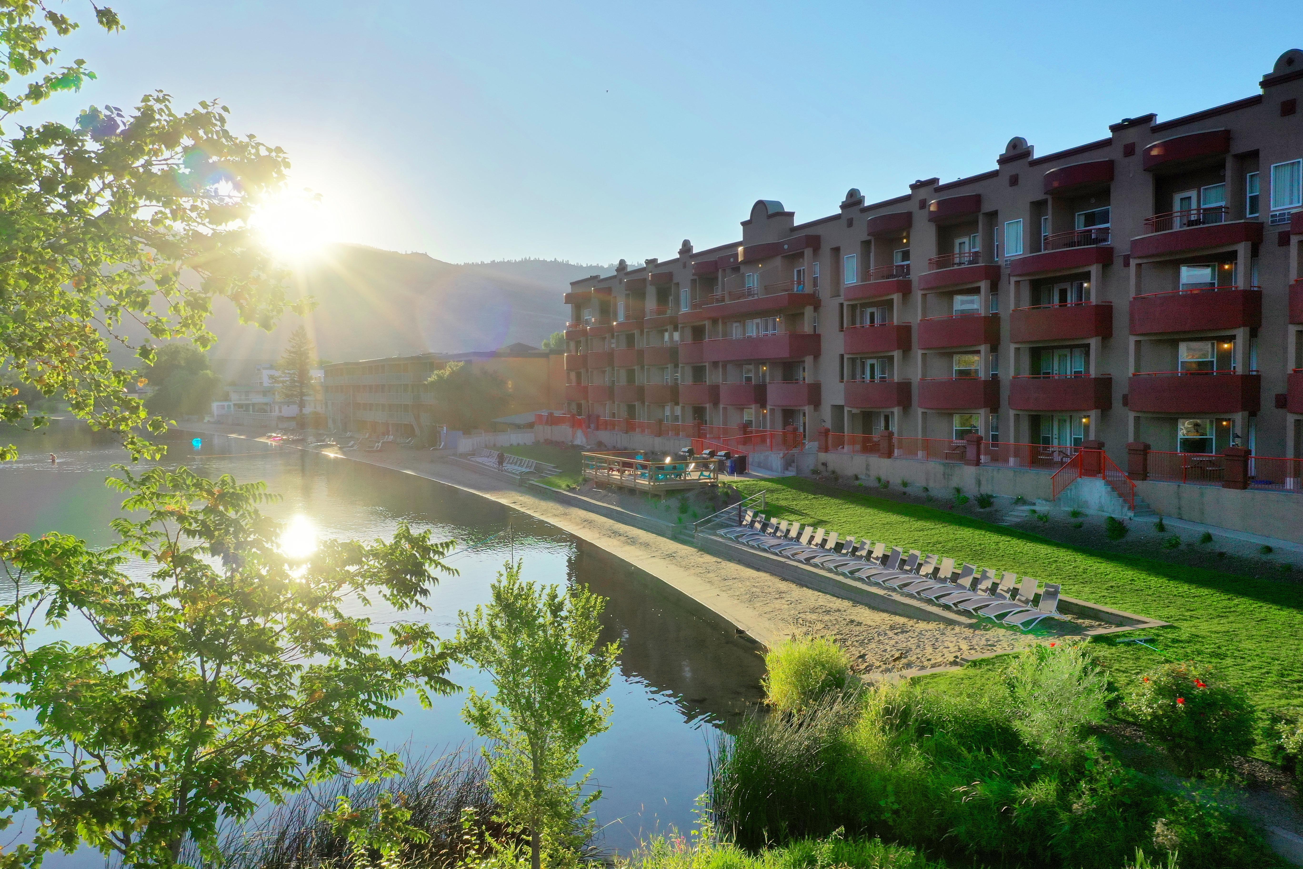 Holiday Inn Hotel & Suites Osoyoos, An Ihg Hotel Exterior photo