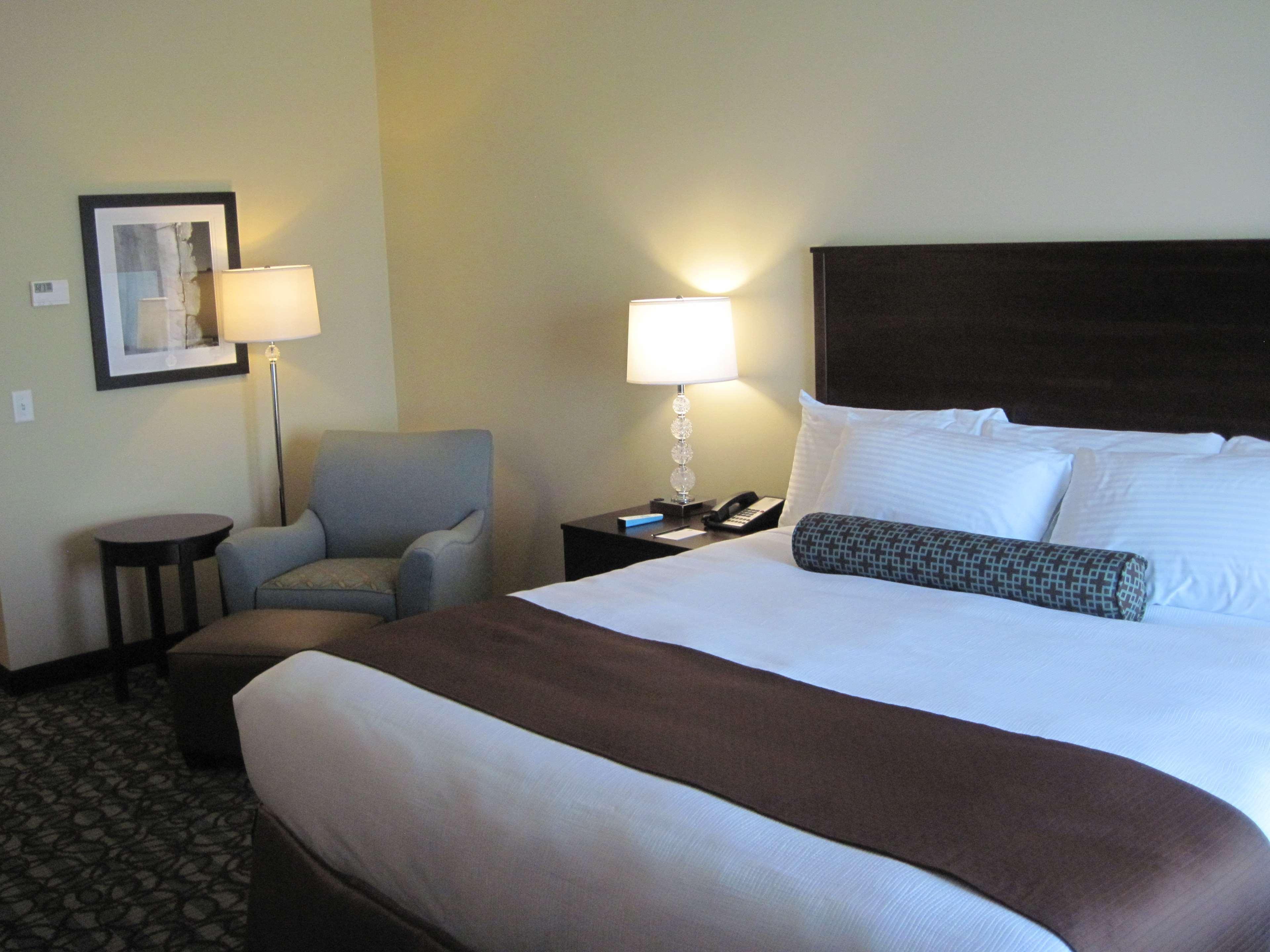 Best Western Plus Walkerton Hotel & Conference Centre Room photo