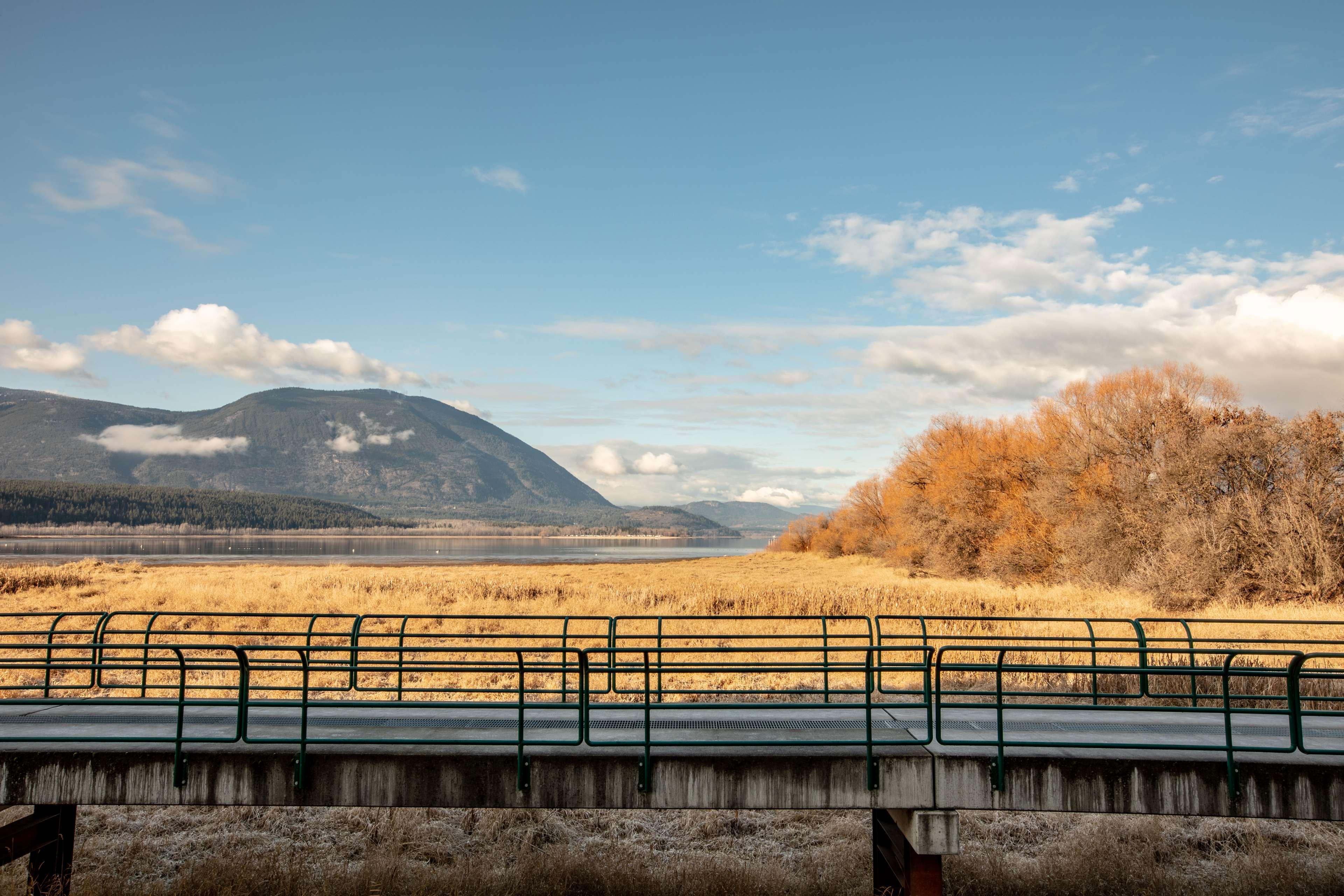 Prestige Harbourfront Resort, Worldhotels Luxury Salmon Arm Exterior photo