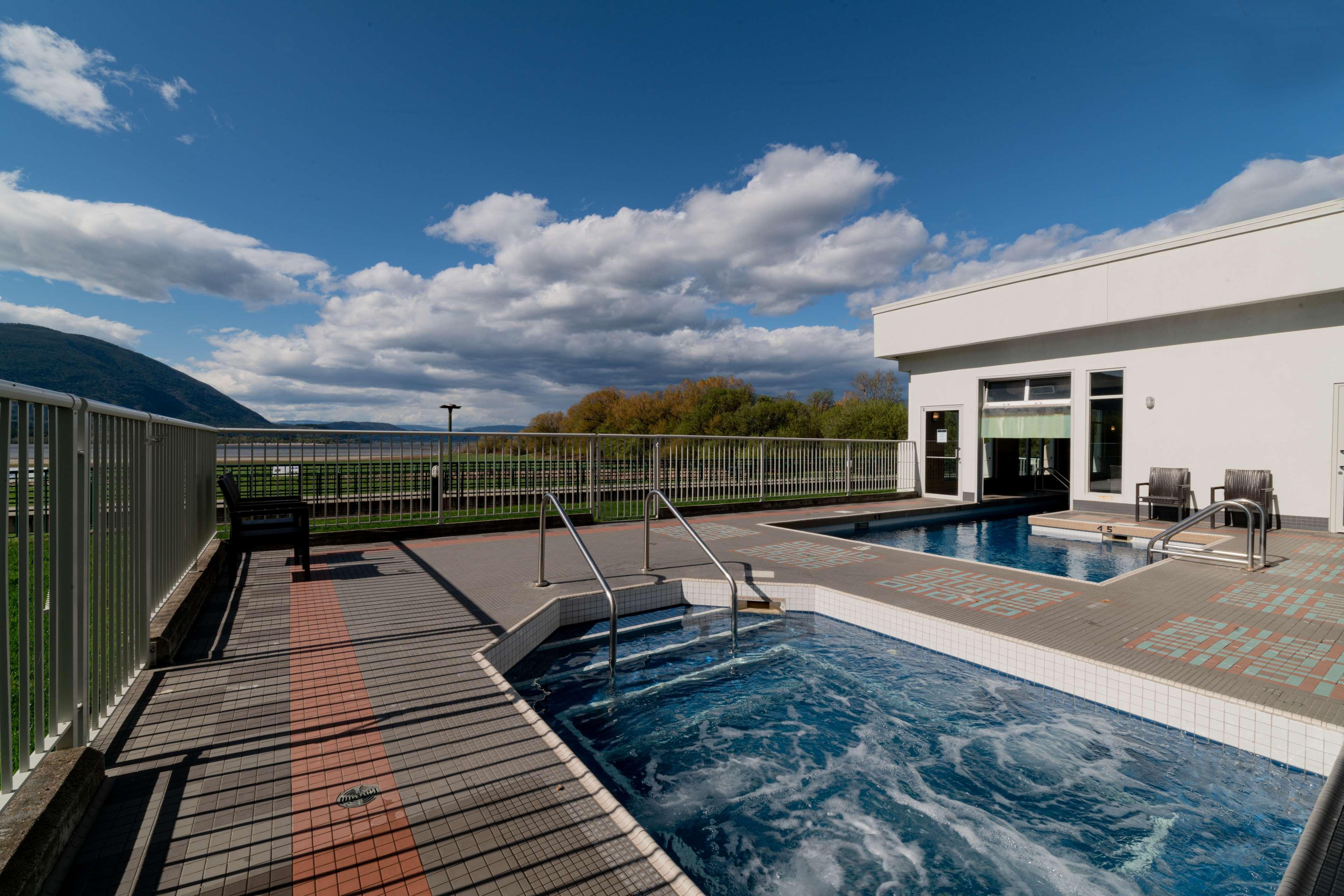 Prestige Harbourfront Resort, Worldhotels Luxury Salmon Arm Exterior photo