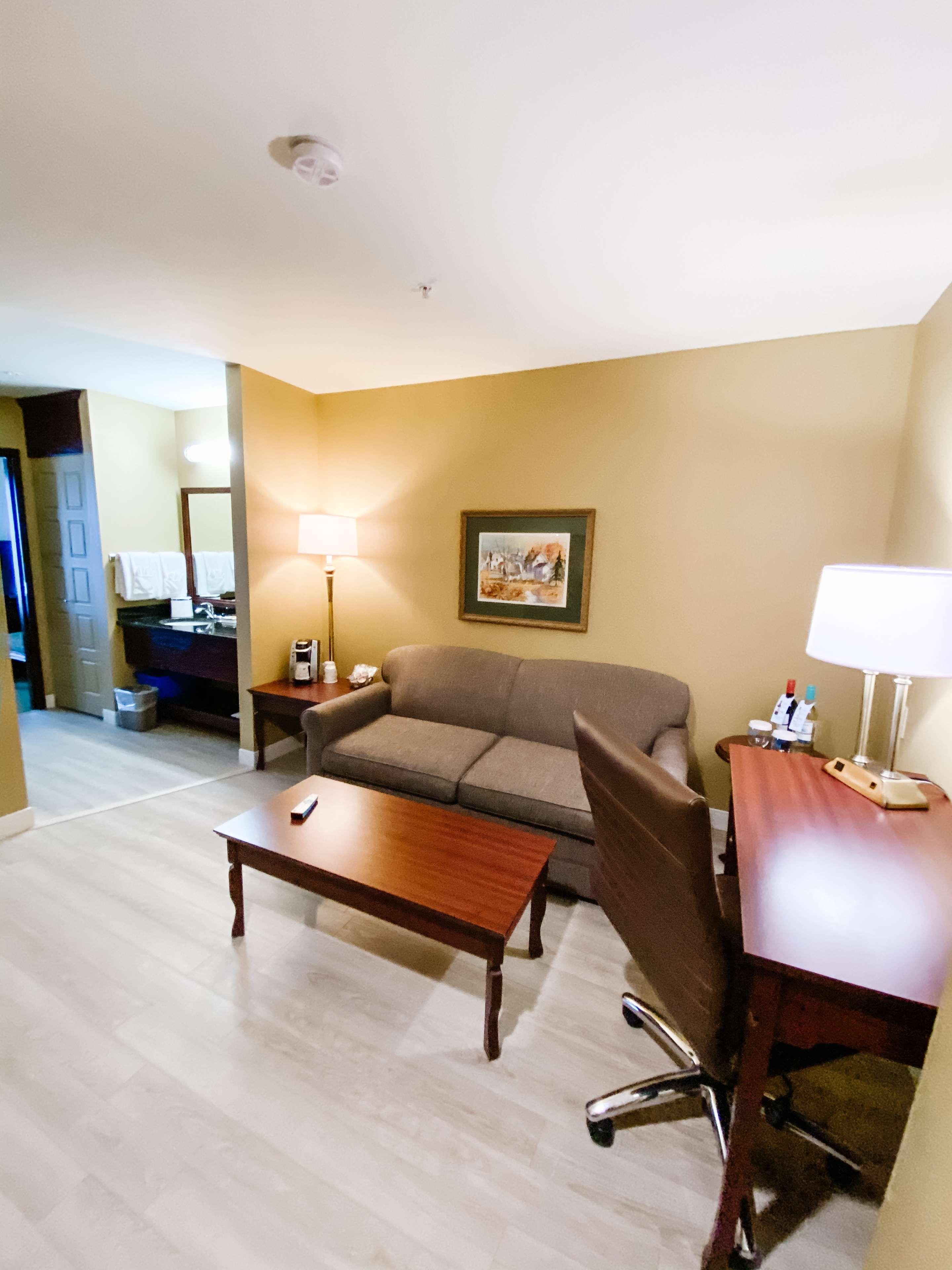 Best Western Plus Grand-Sault Hotel & Suites Exterior photo