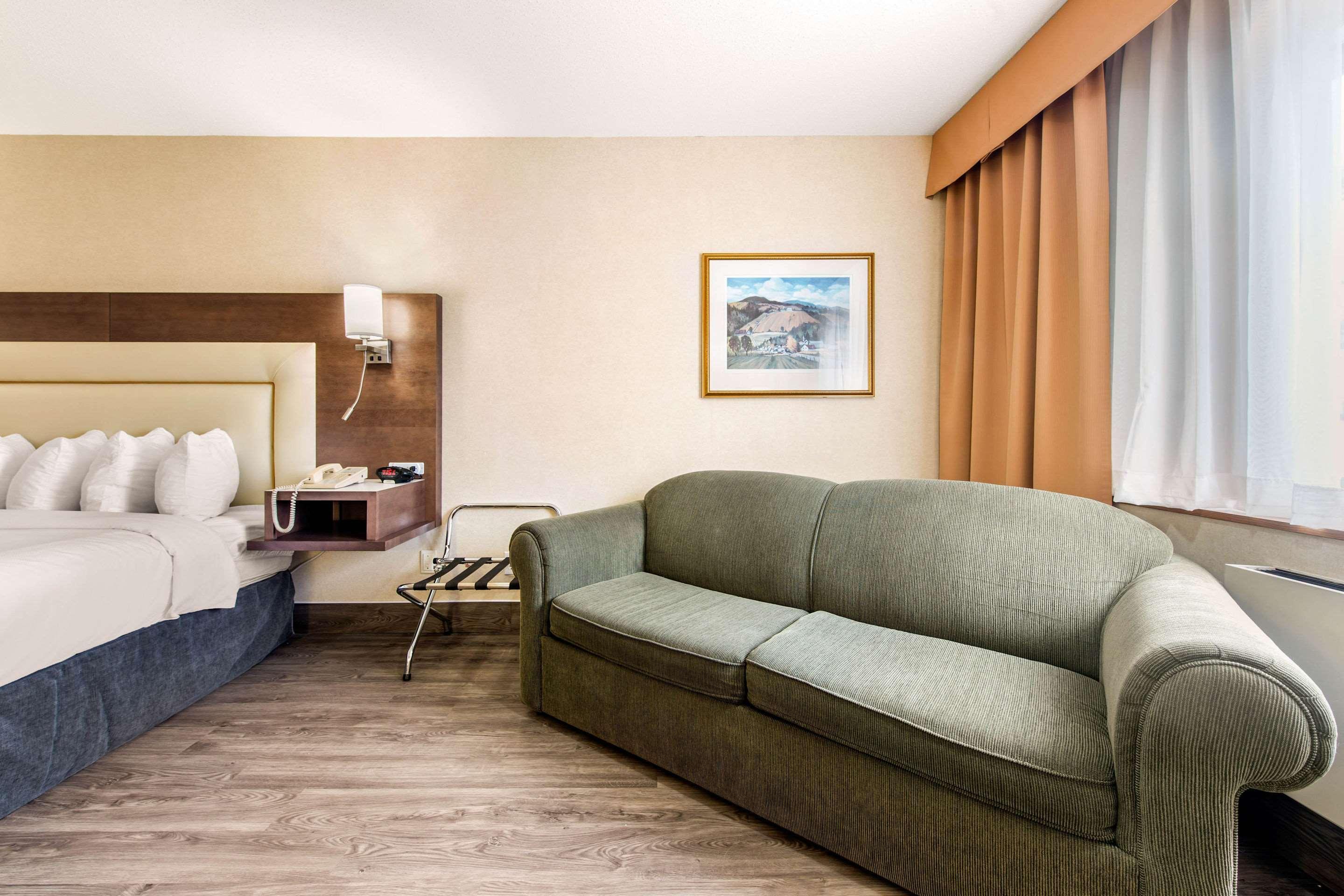 Quality Inn & Suites Gatineau Exterior photo