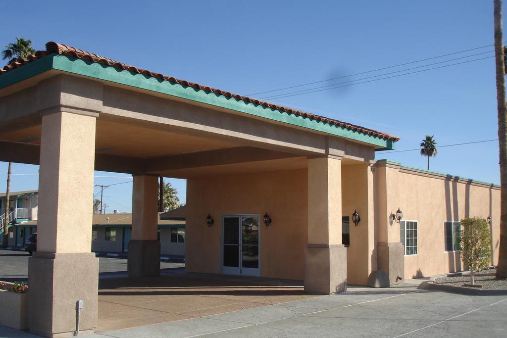 Rodeway Inn & Suites Blythe I-10 Exterior photo