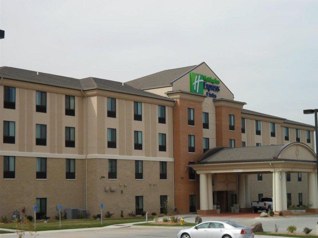 Holiday Inn Express And Suites Urbandale Des Moines, An Ihg Hotel Exterior photo