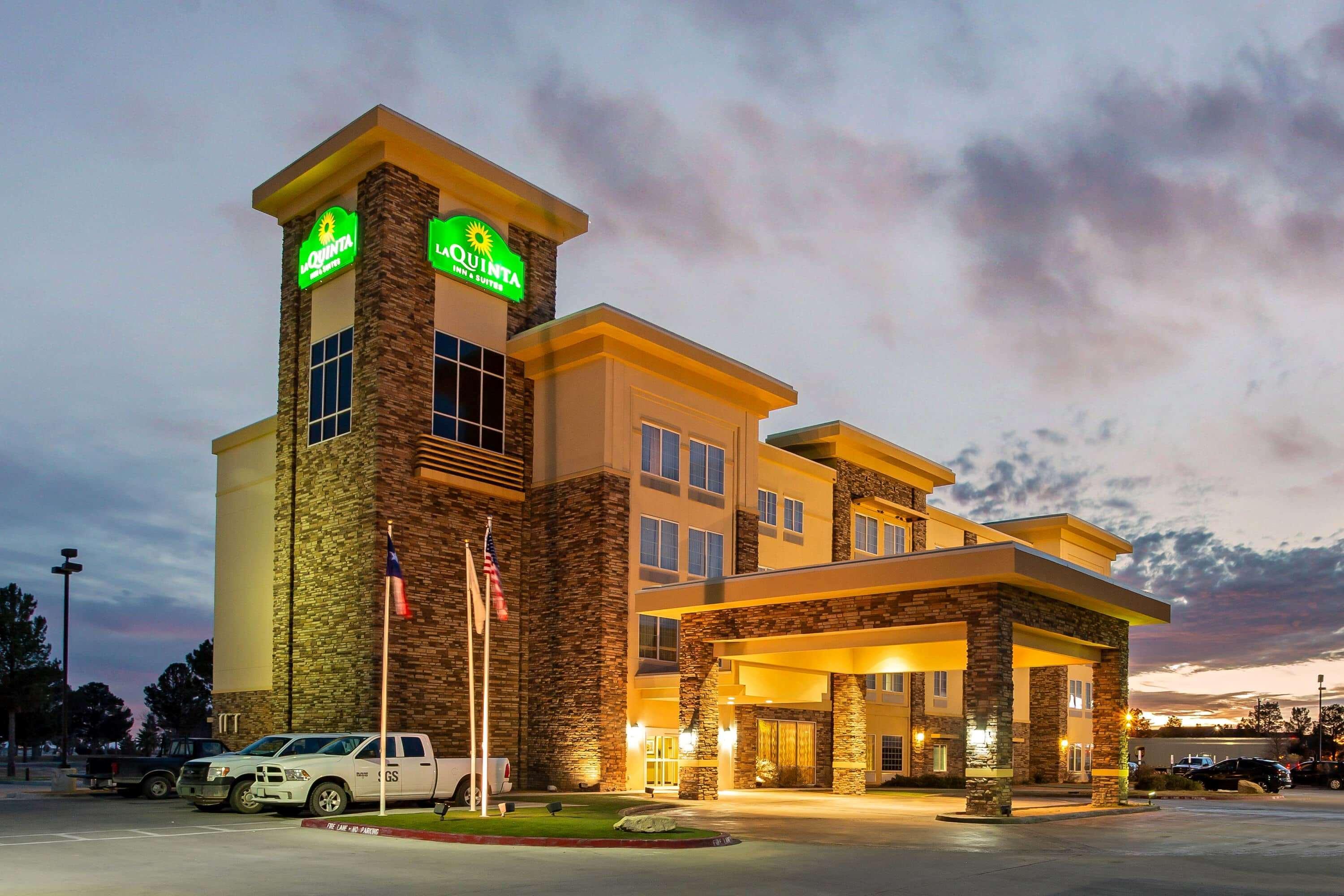 La Quinta By Wyndham Pecos Hotel Exterior photo