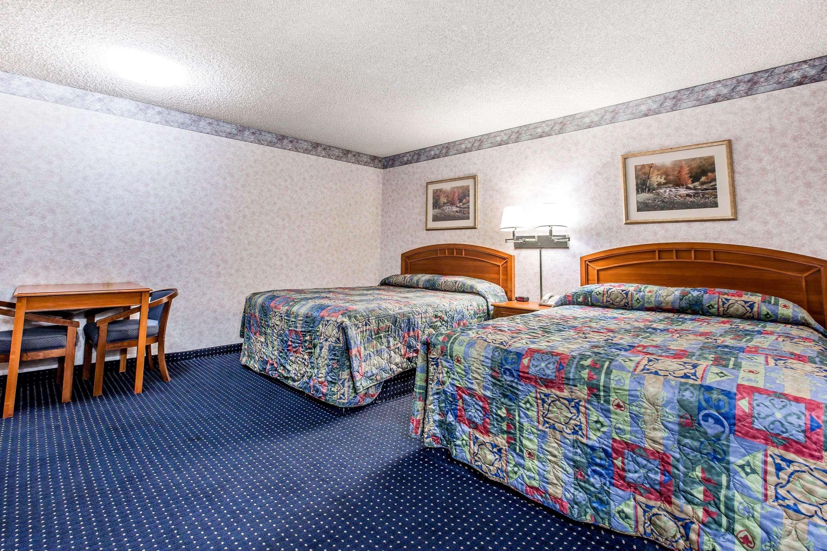 Econo Lodge Inn & Suites Near China Lake Naval Station Ridgecrest Exterior photo