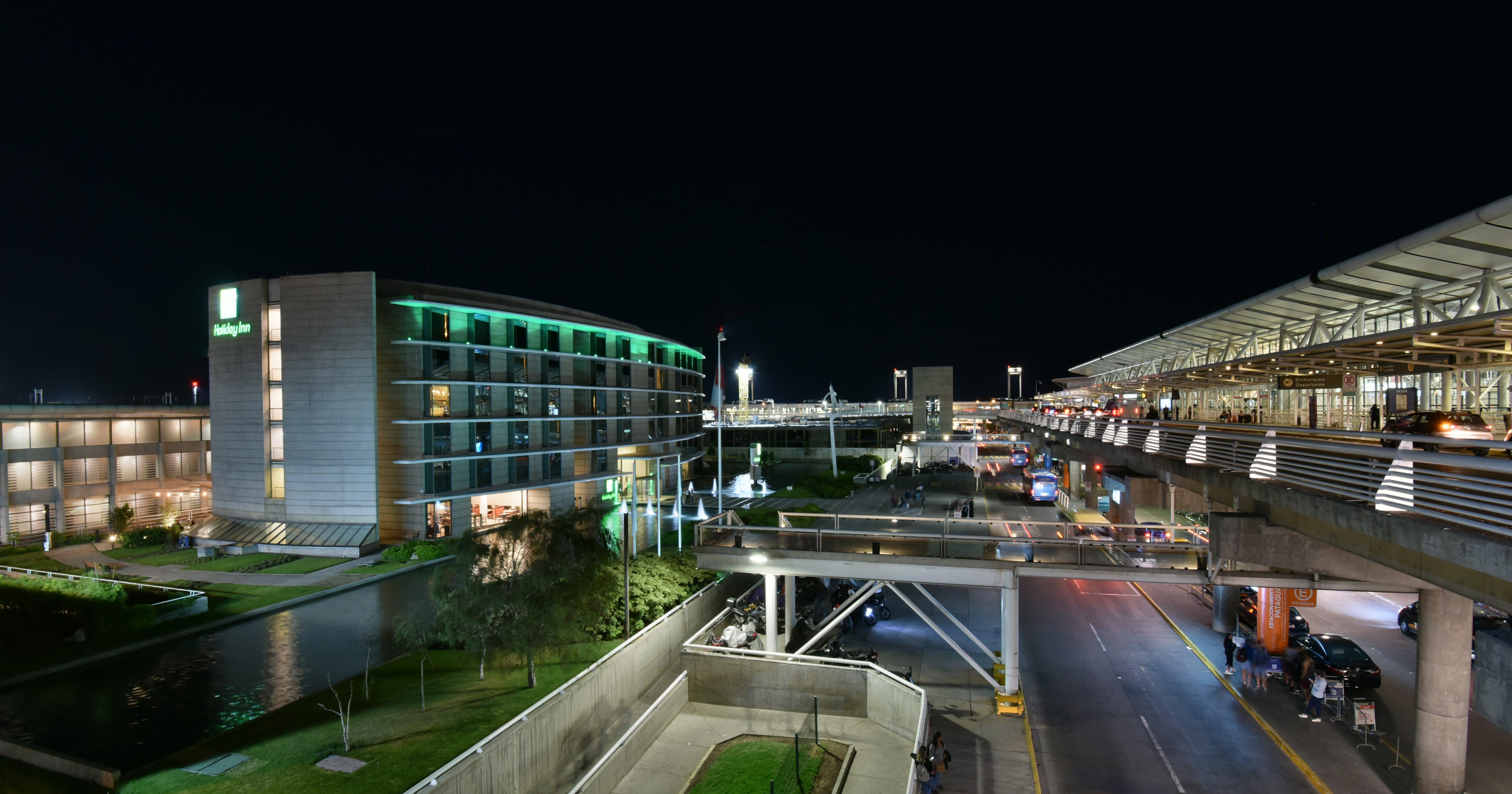 Holiday Inn Santiago - Airport Terminal, An Ihg Hotel Exterior photo