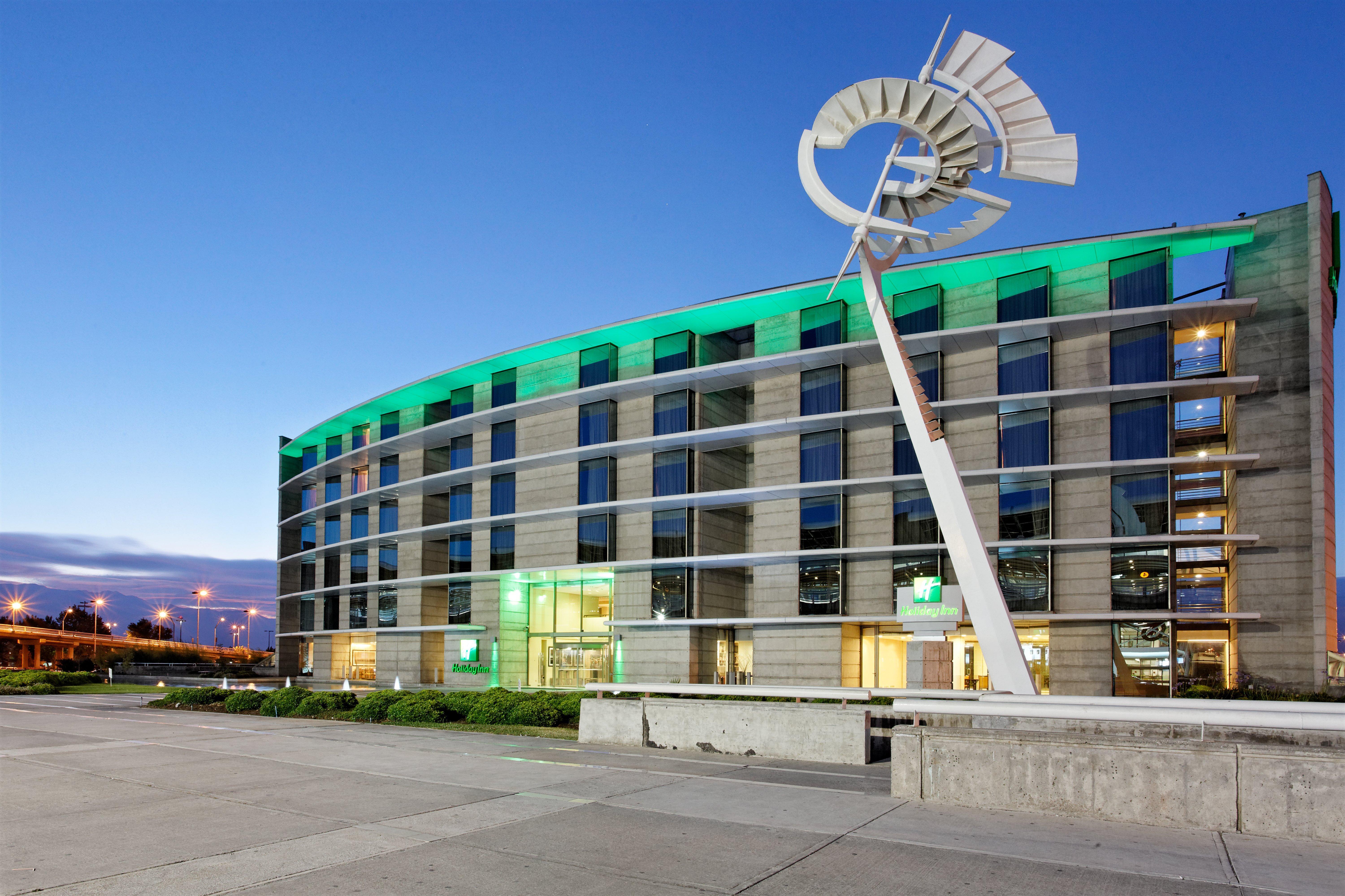 Holiday Inn Santiago - Airport Terminal, An Ihg Hotel Exterior photo