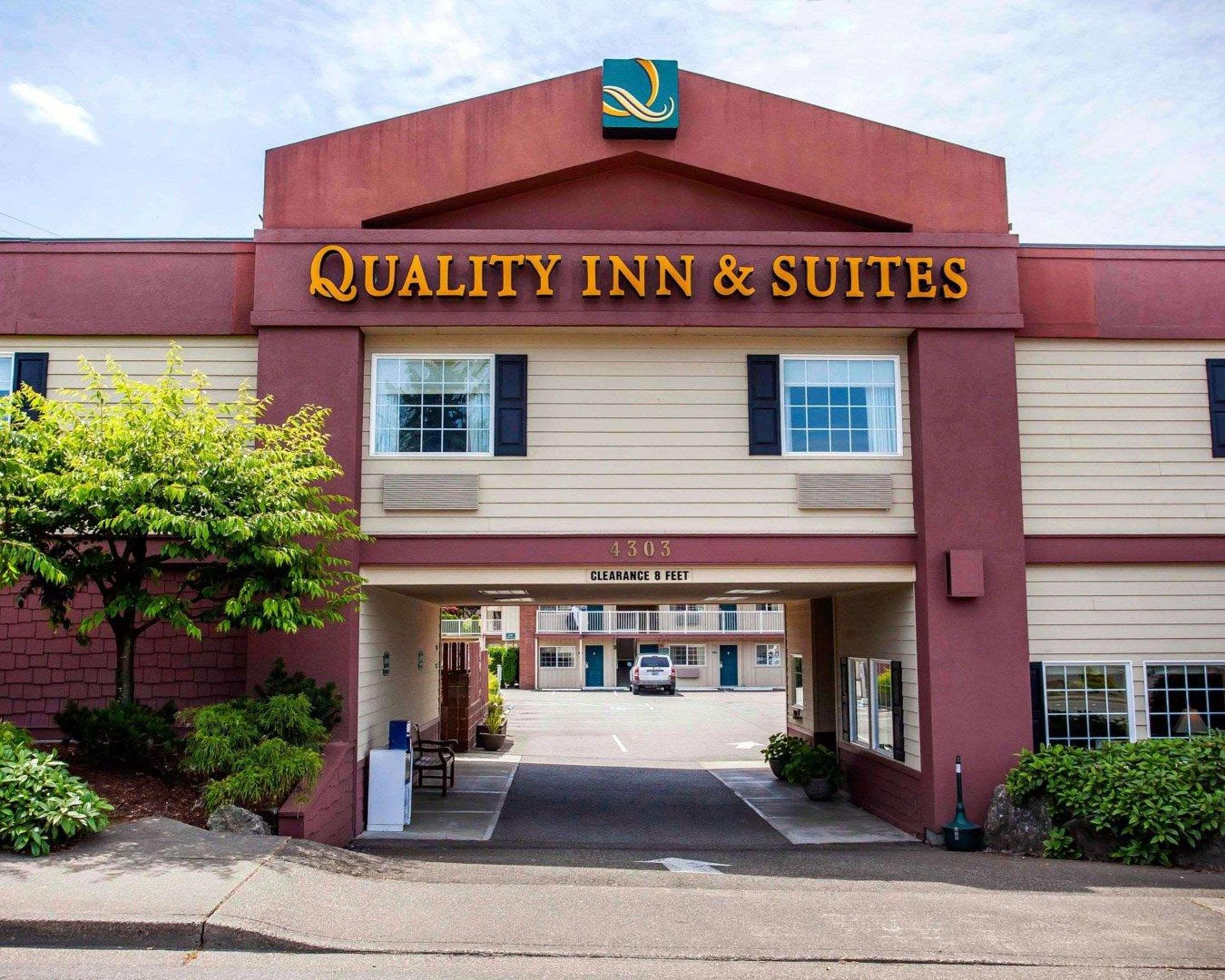Quality Inn & Suites Bremerton Near Naval Shipyard Exterior photo