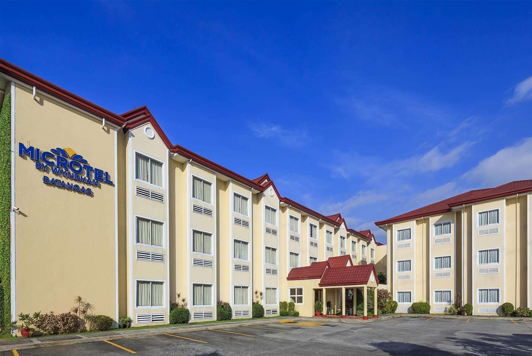 Microtel By Wyndham Batangas Santo Tomas Exterior photo