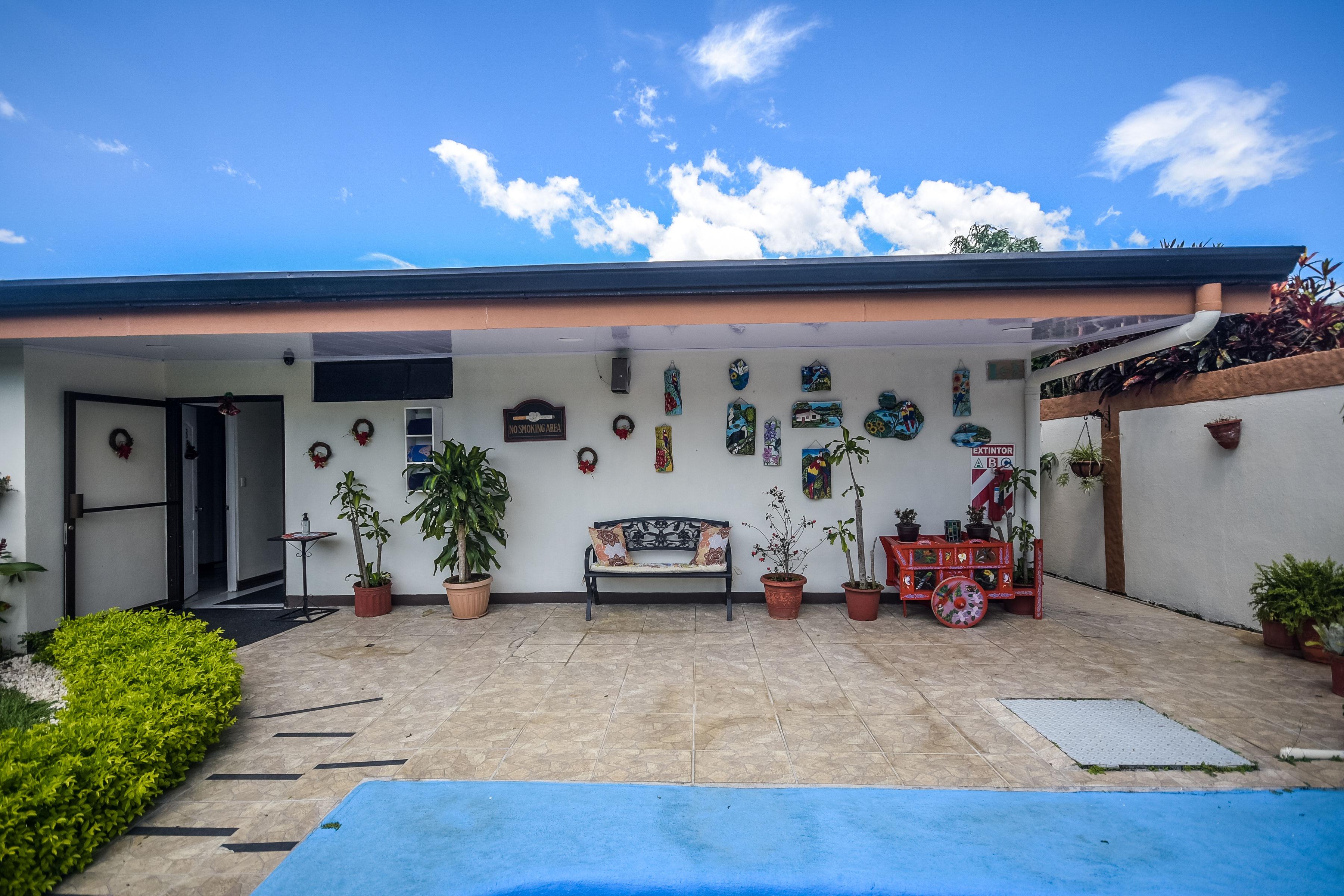 Berlor Airport Inn Alajuela Exterior photo