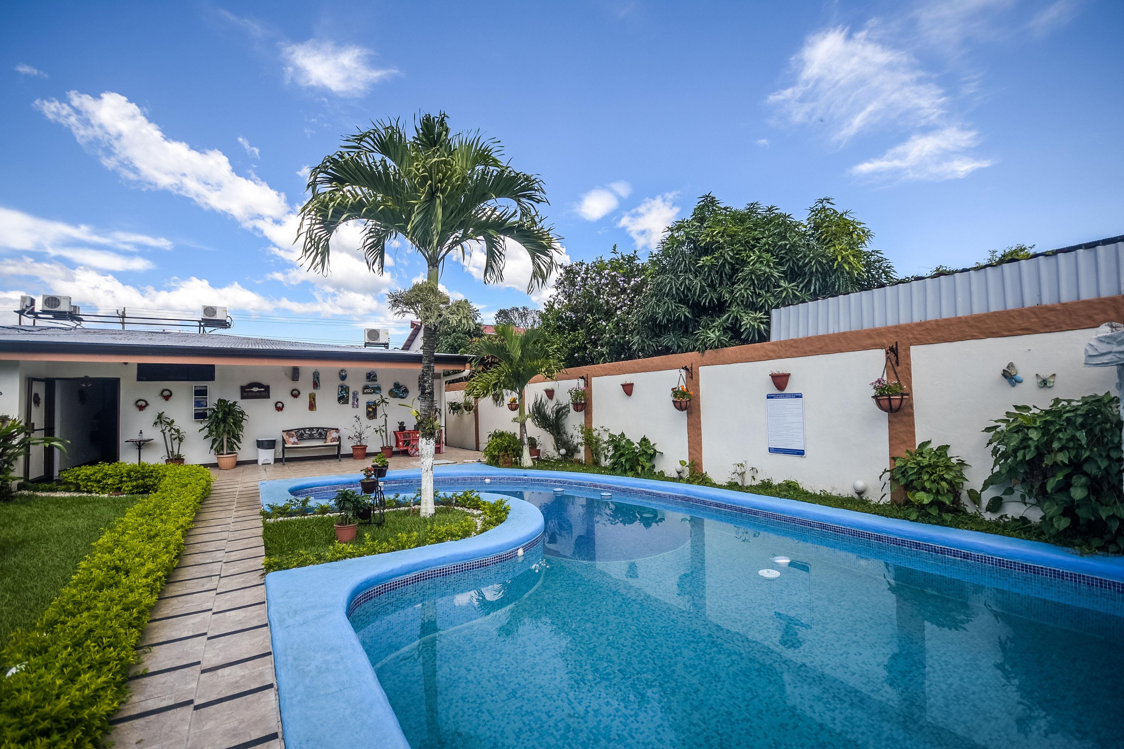 Berlor Airport Inn Alajuela Exterior photo