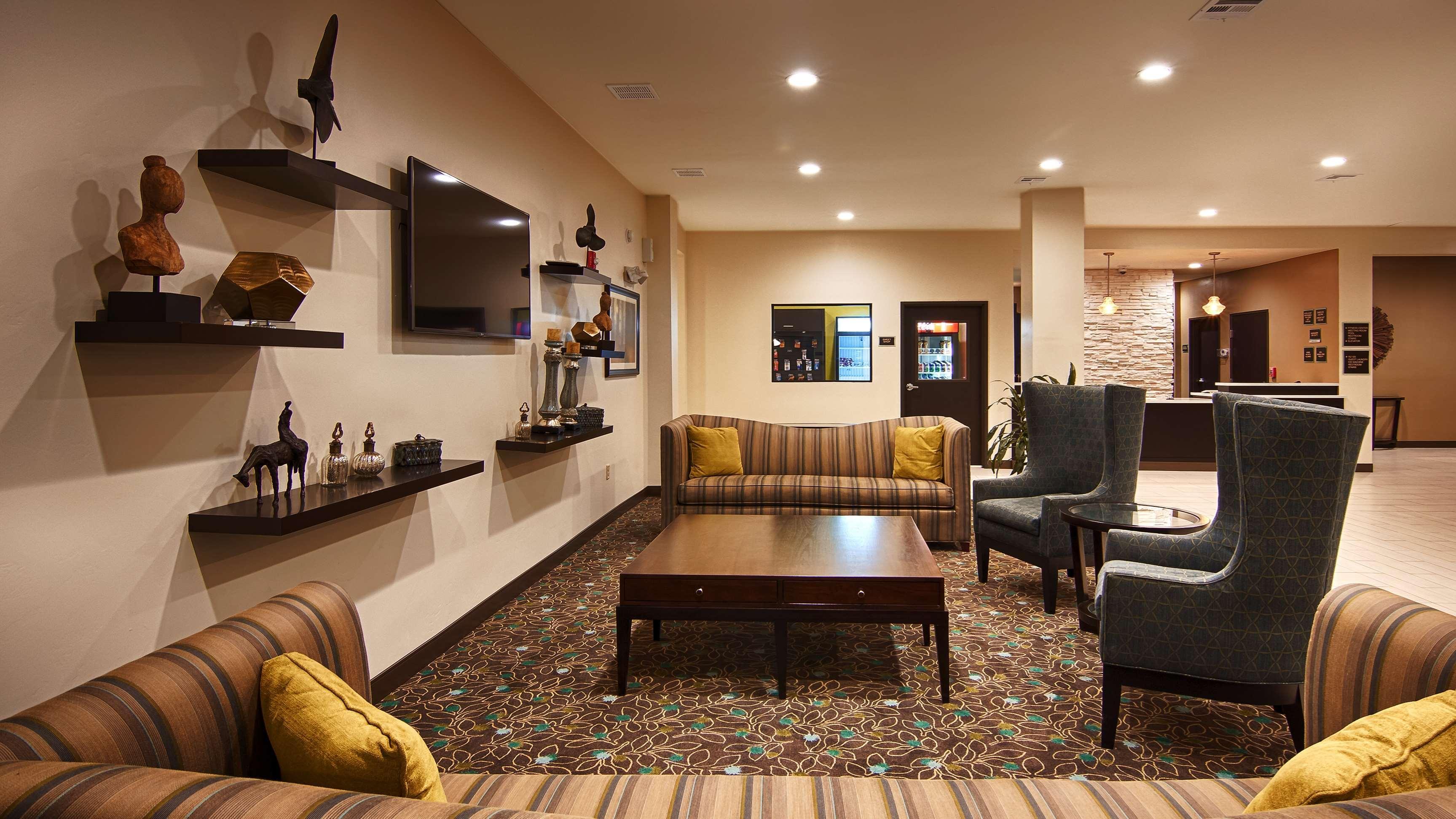 Best Western Lindsay Inn & Suites Exterior photo