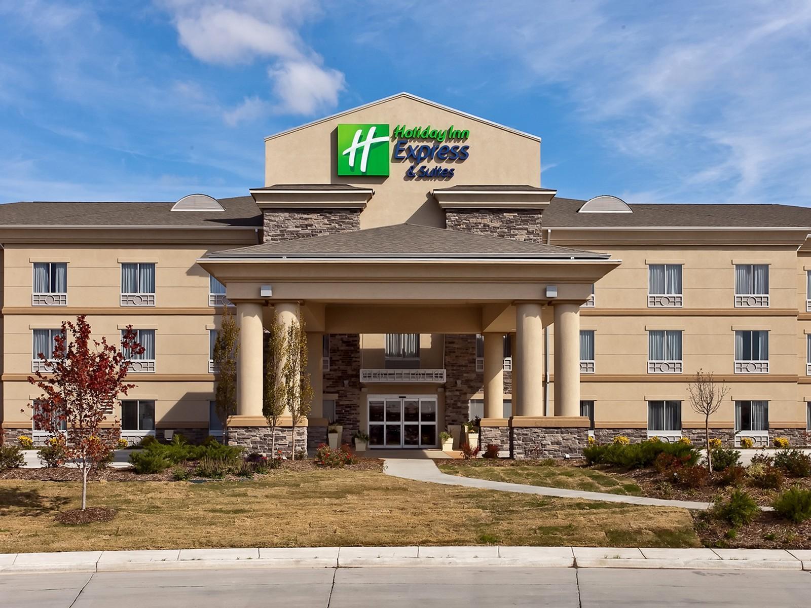 Holiday Inn Express Newton, An Ihg Hotel Exterior photo