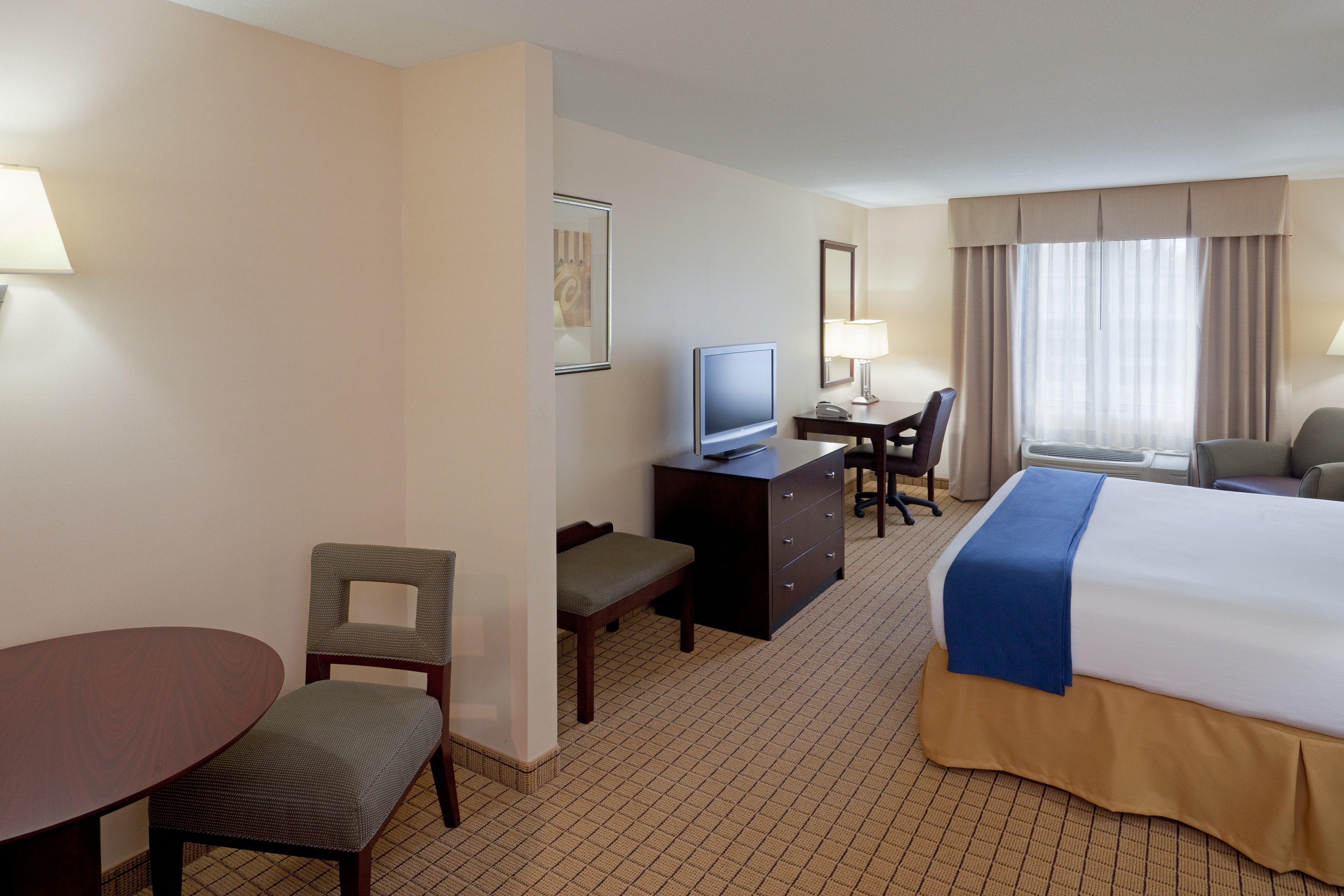 Holiday Inn Express Hotel & Suites Rochester, An Ihg Hotel Room photo