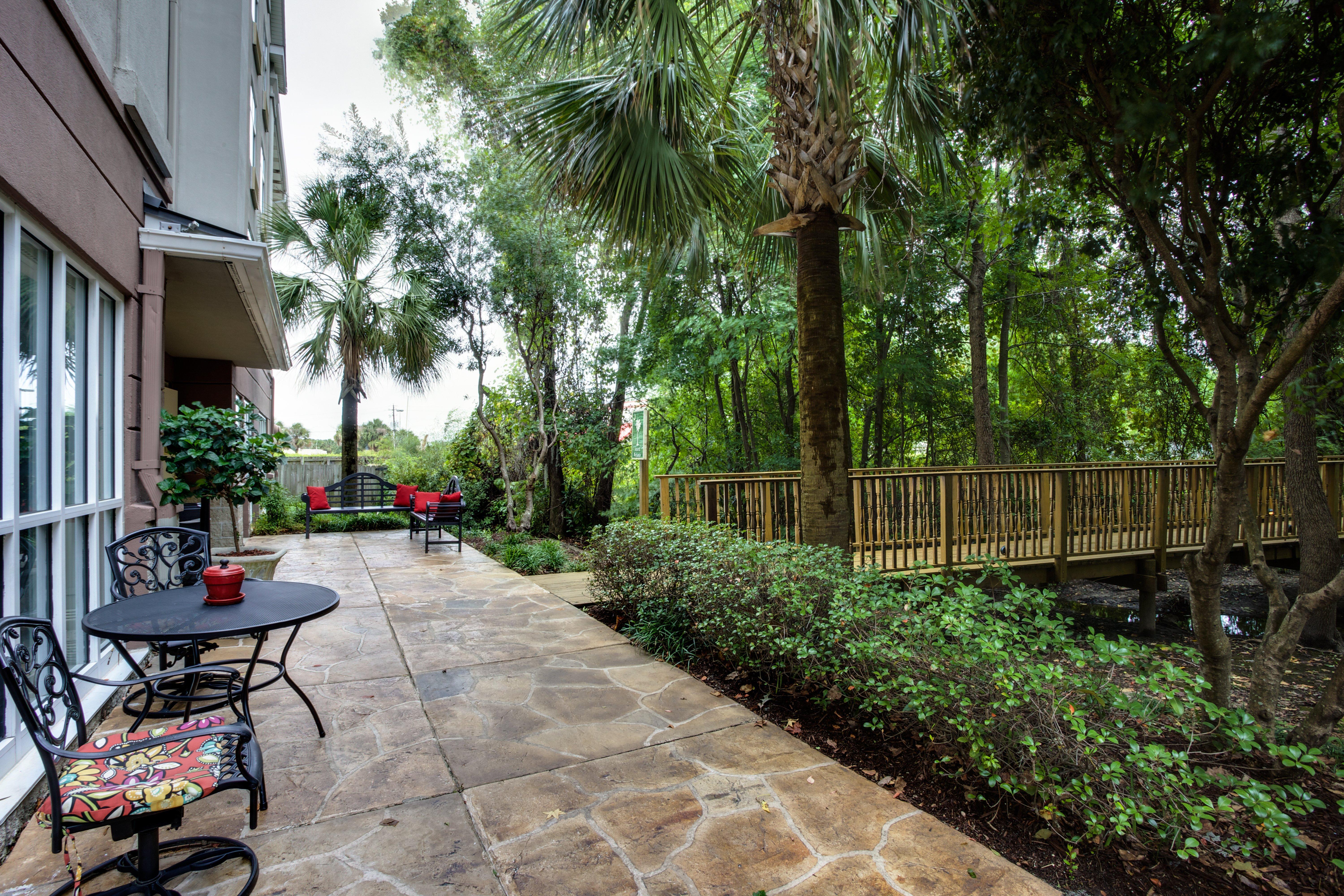 Holiday Inn Express Hotel & Suites Charleston-Ashley Phosphate, An Ihg Hotel Exterior photo