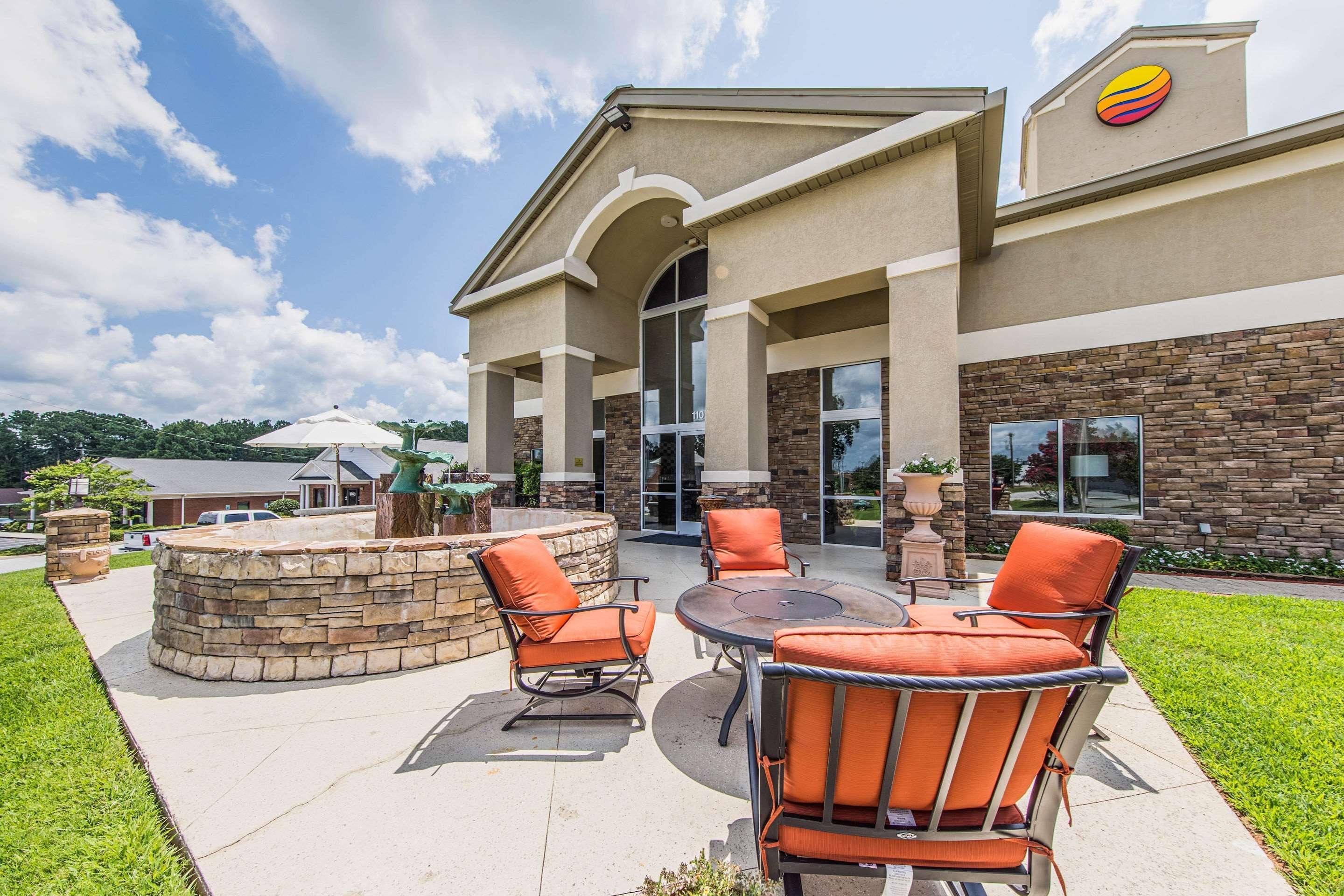 Comfort Inn & Suites Greenwood Near University Exterior photo