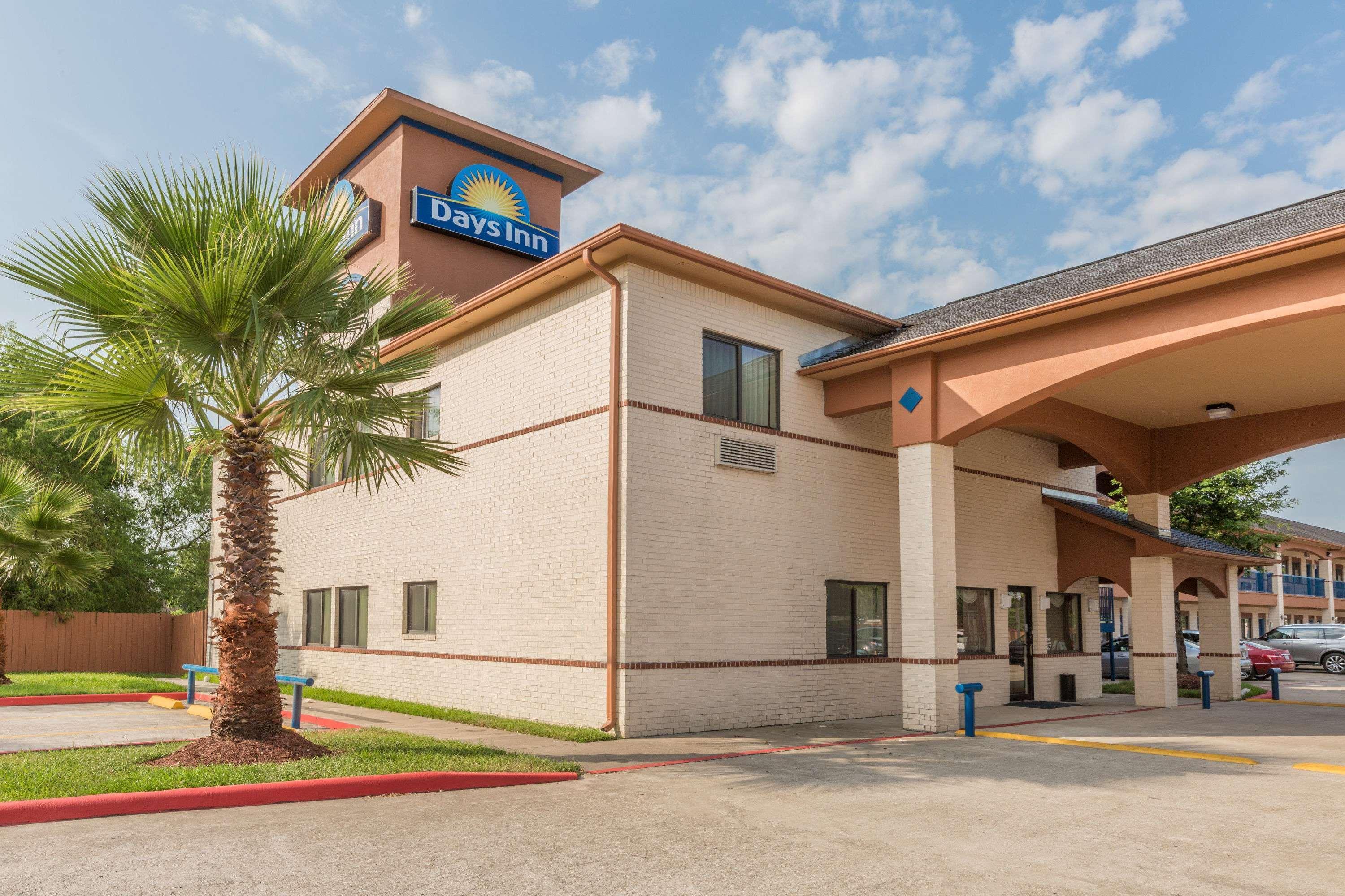 Days Inn By Wyndham Dickinson Tx Exterior photo