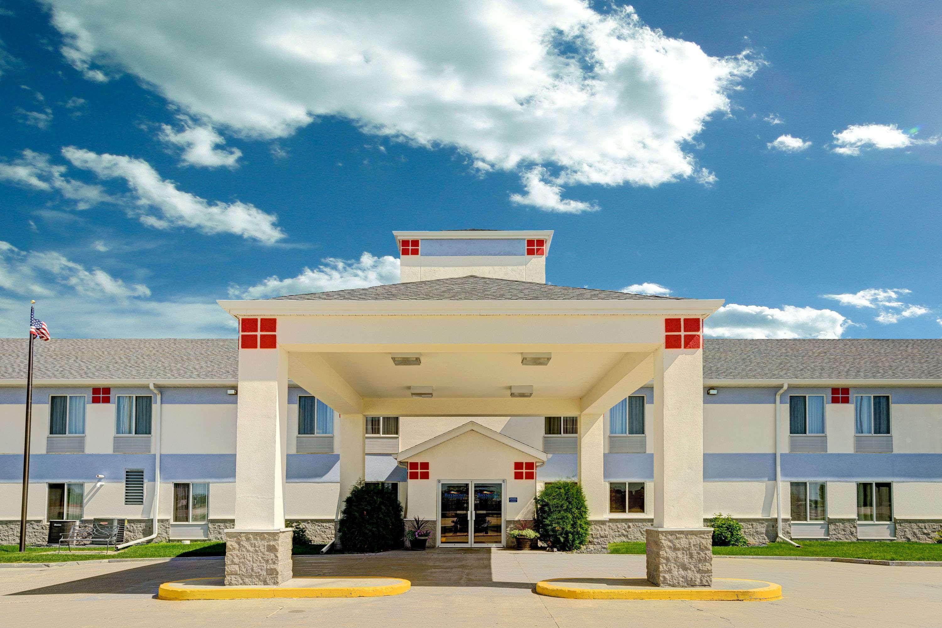 Baymont By Wyndham Wahpeton Hotel Exterior photo