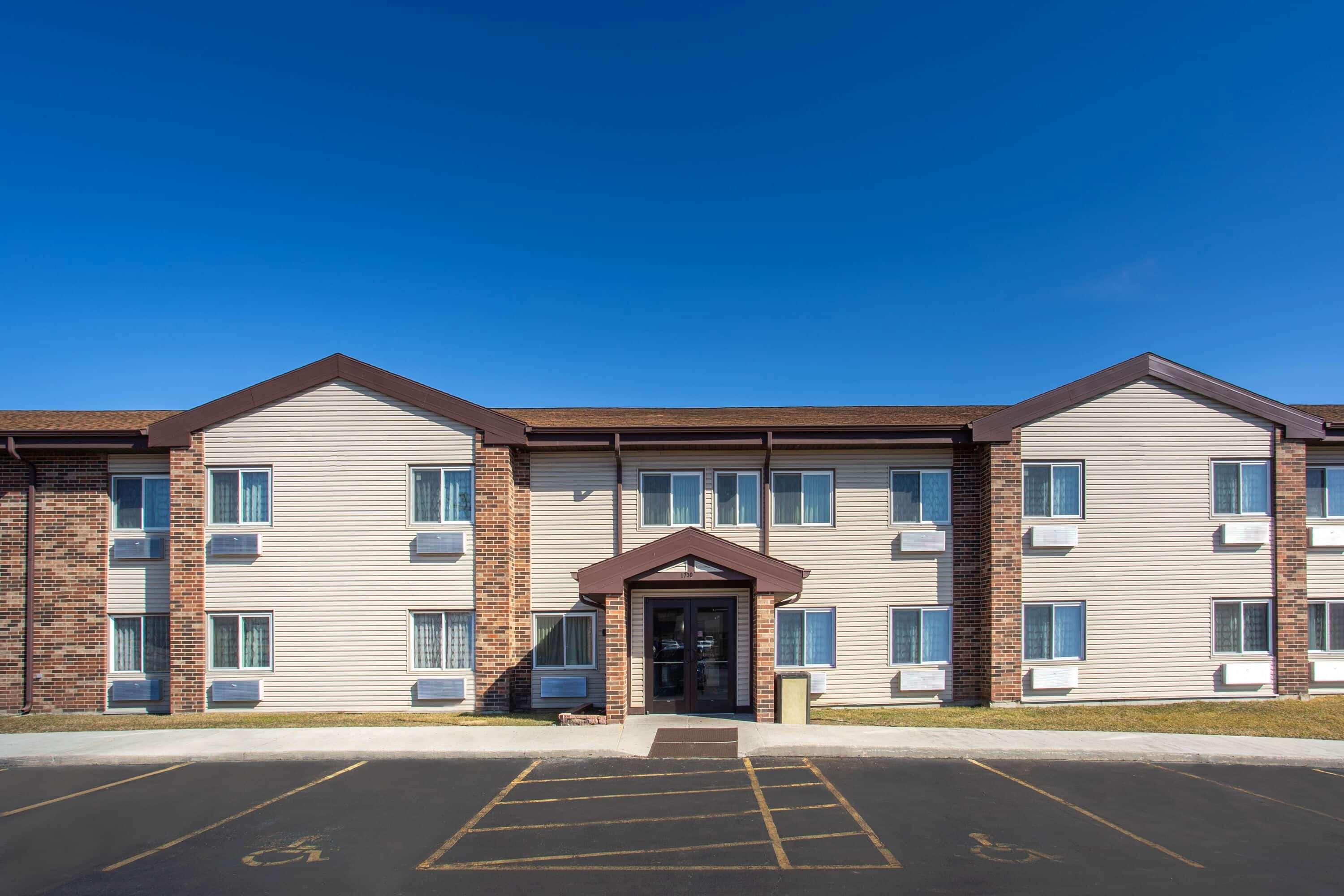 Baymont By Wyndham Joliet Hotel Exterior photo