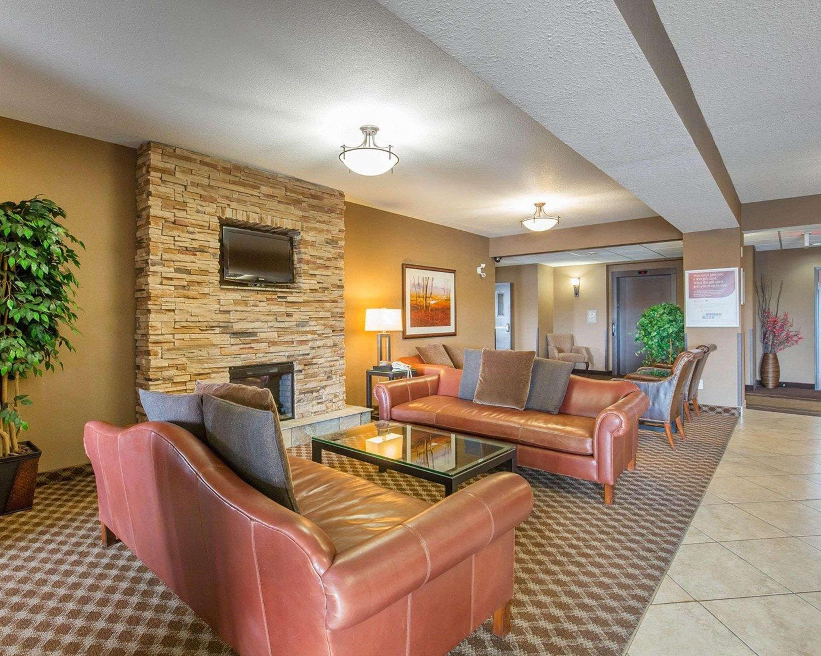 Comfort Inn & Suites Airdrie Exterior photo