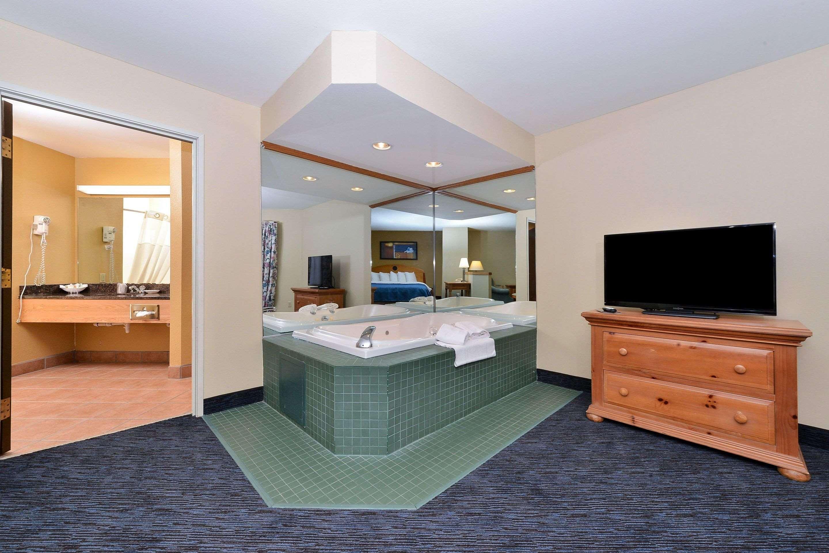 Quality Inn & Suites Shawano Exterior photo