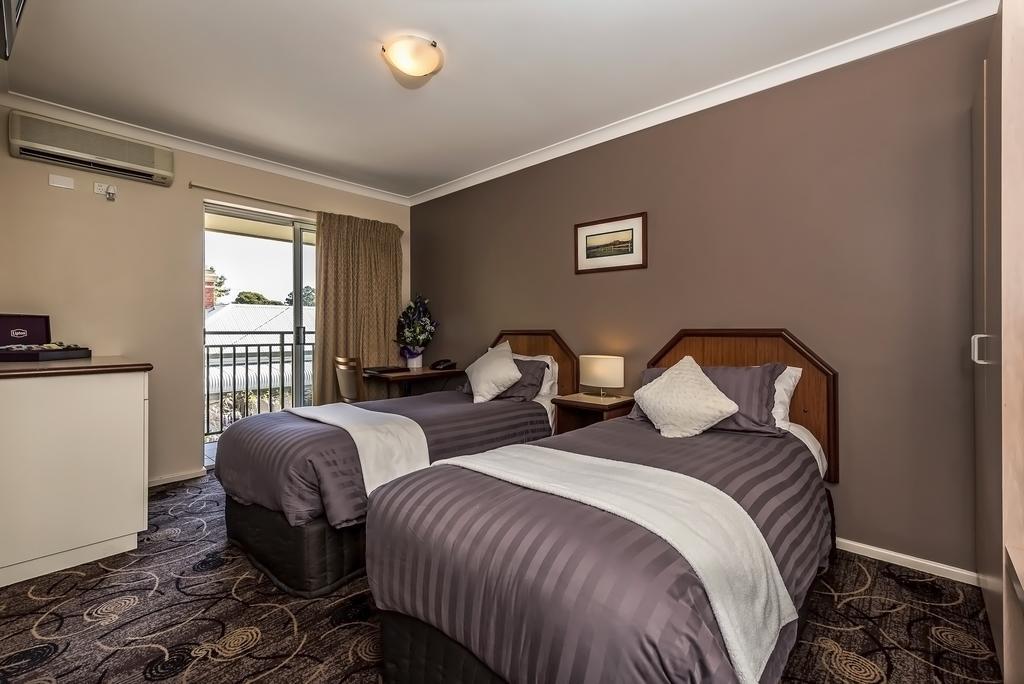 Quality Hotel Bayswater Perth Exterior photo