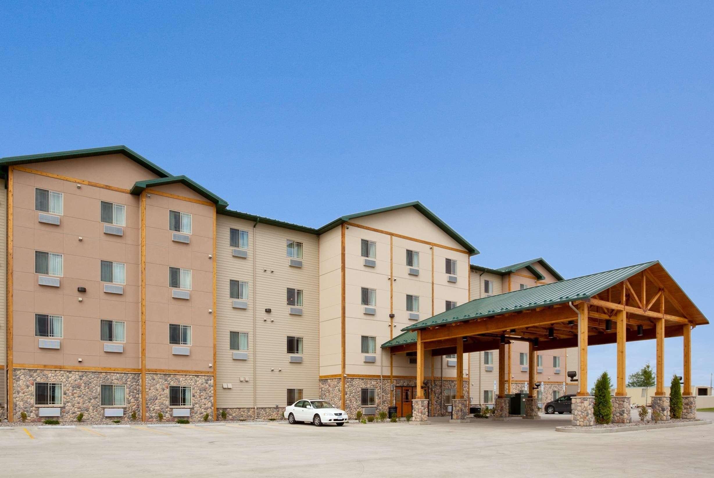 Hawthorn Suites By Wyndham Minot Exterior photo
