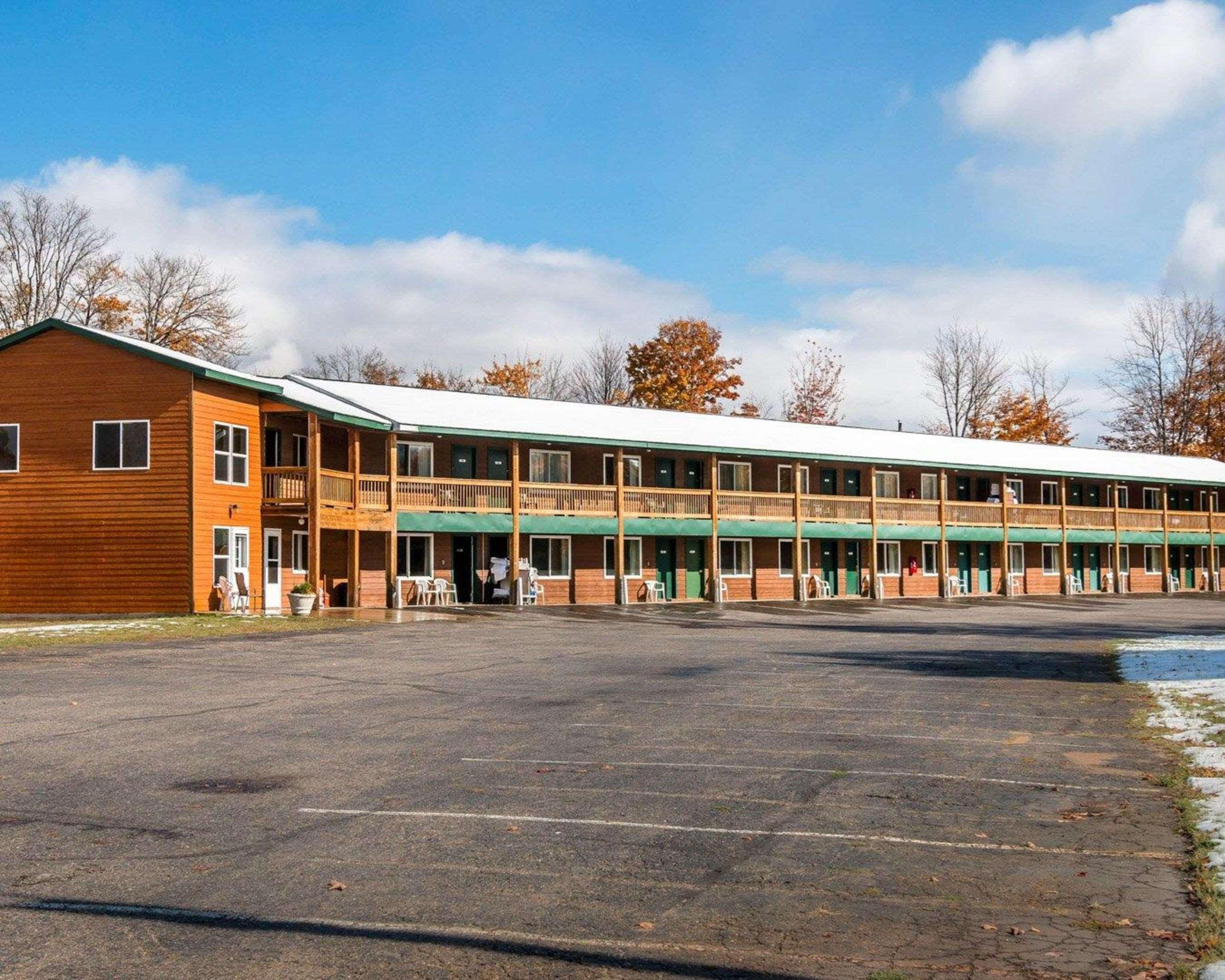 Econo Lodge Inn & Suites Munising Area Wetmore Exterior photo