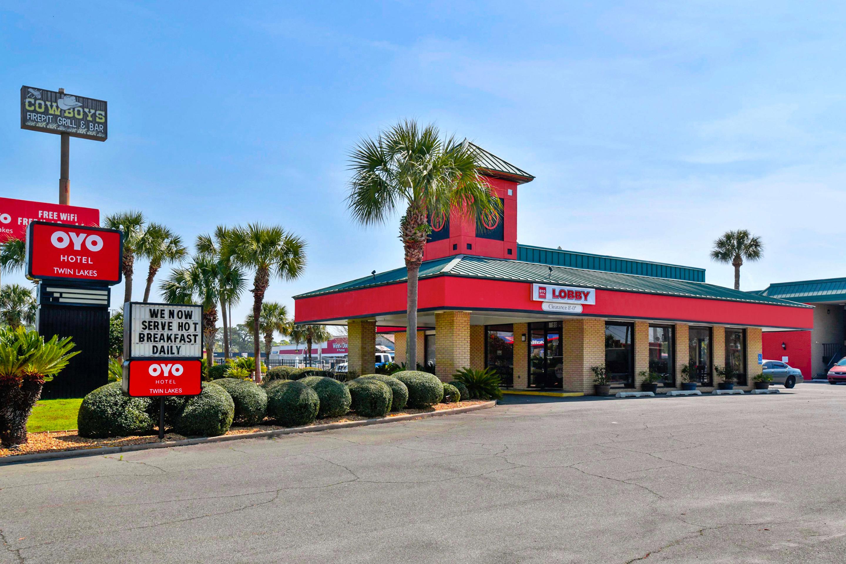 Oyo Hotel Twin Lake- Lake Park Valdosta Area Exterior photo