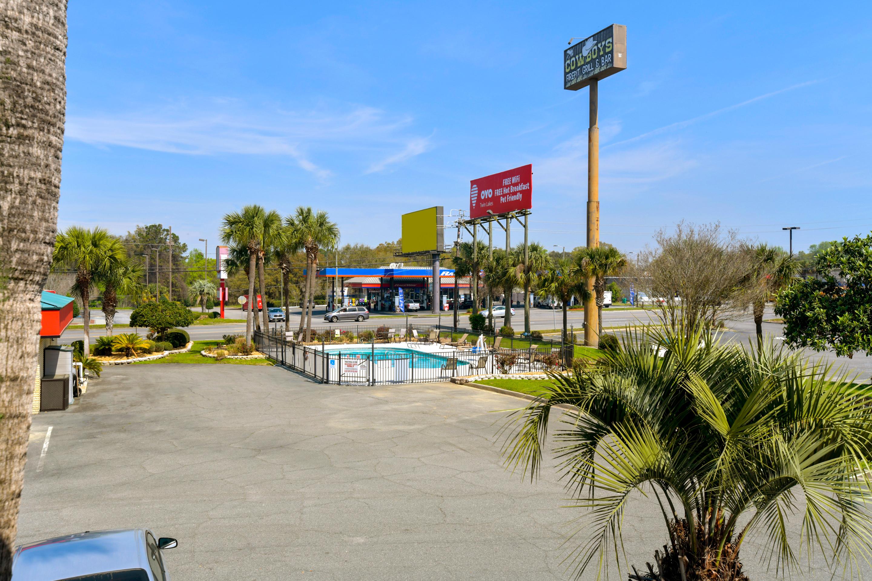 Oyo Hotel Twin Lake- Lake Park Valdosta Area Exterior photo