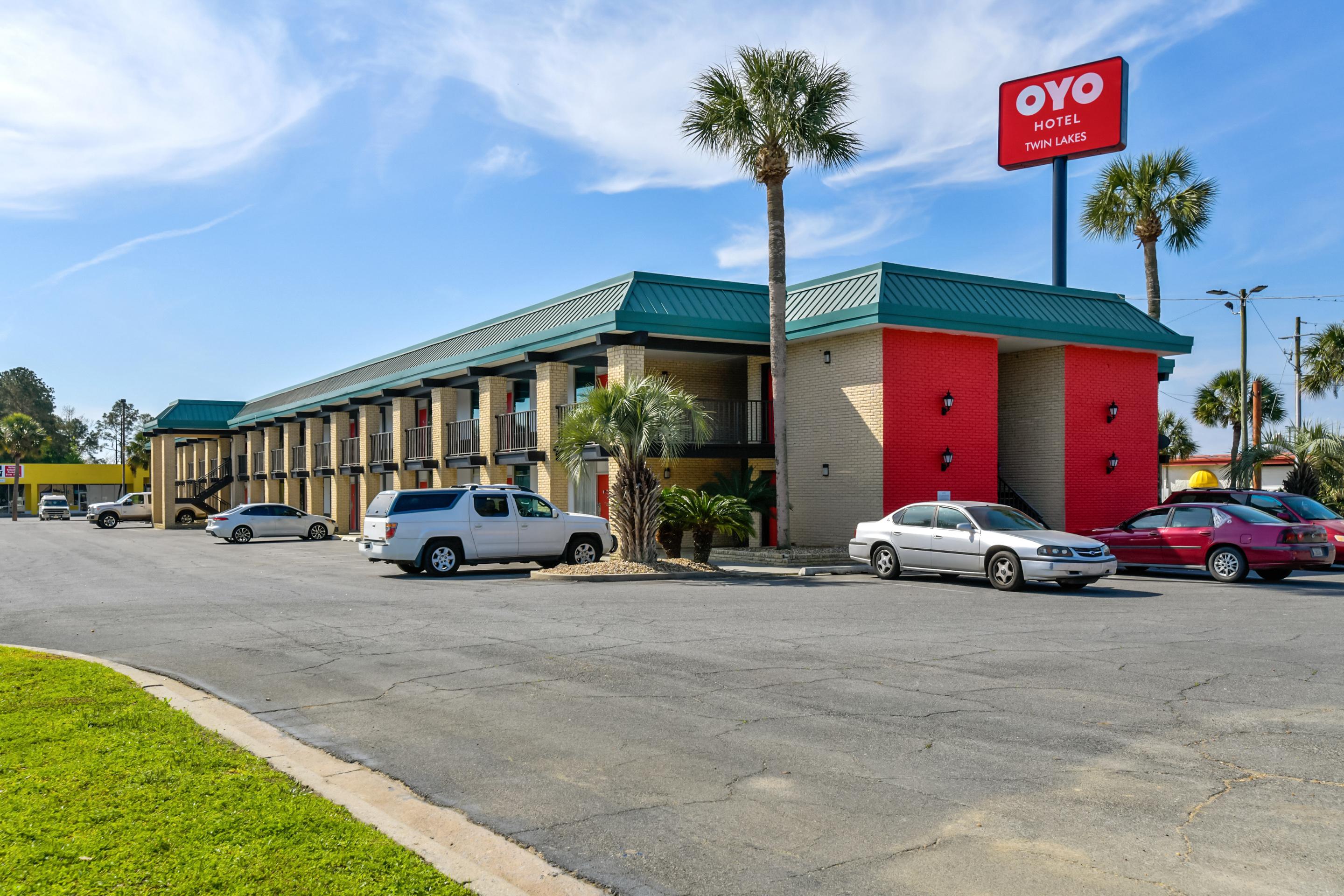 Oyo Hotel Twin Lake- Lake Park Valdosta Area Exterior photo