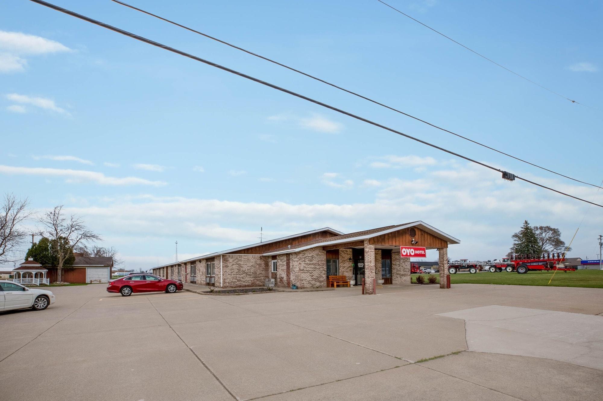 Oyo Hotel Chesaning Route 52 & Hwy 57 Exterior photo