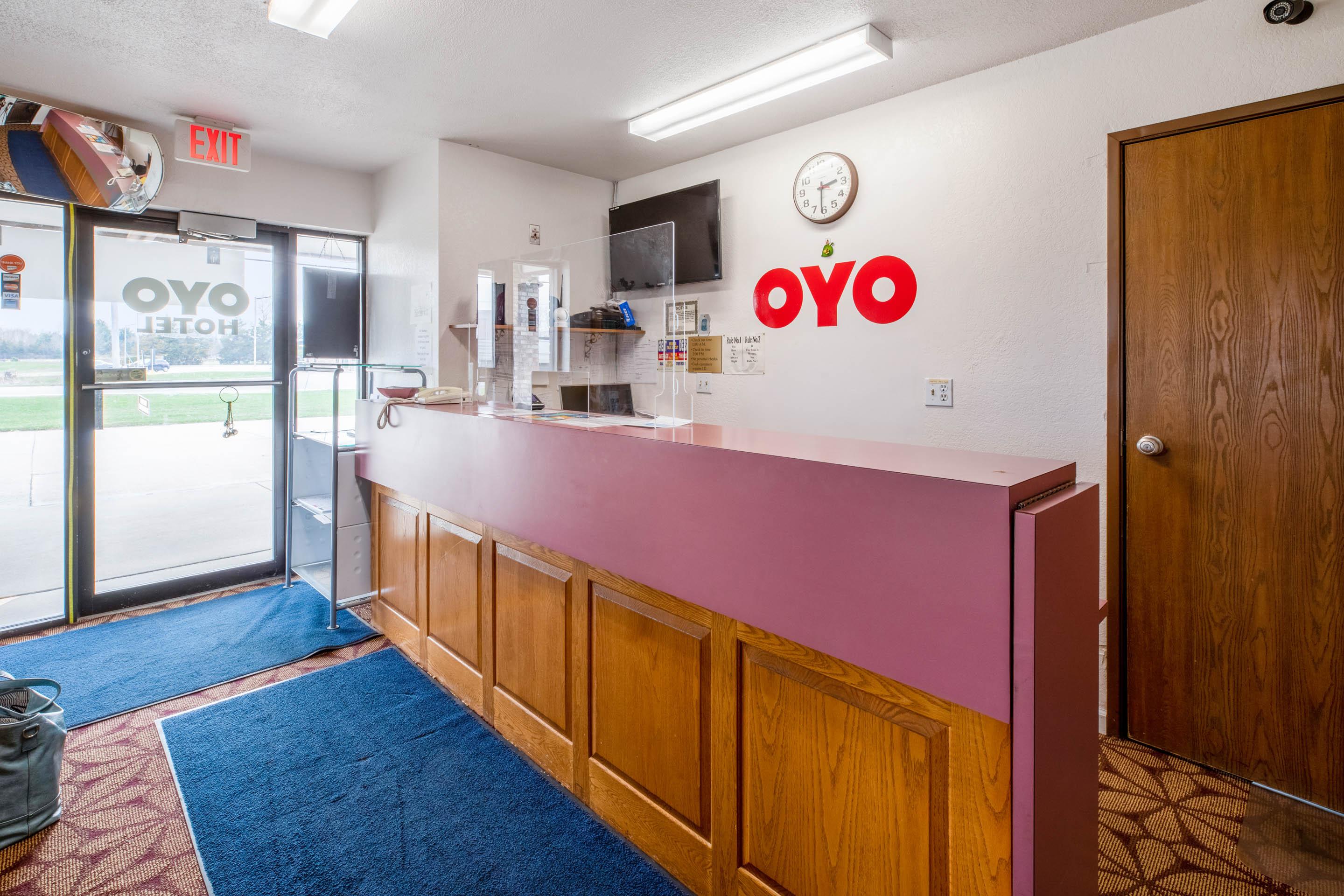 Oyo Hotel Chesaning Route 52 & Hwy 57 Exterior photo