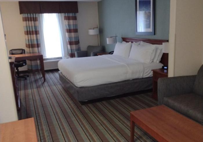 Holiday Inn Express & Suites Salamanca, An Ihg Hotel Exterior photo