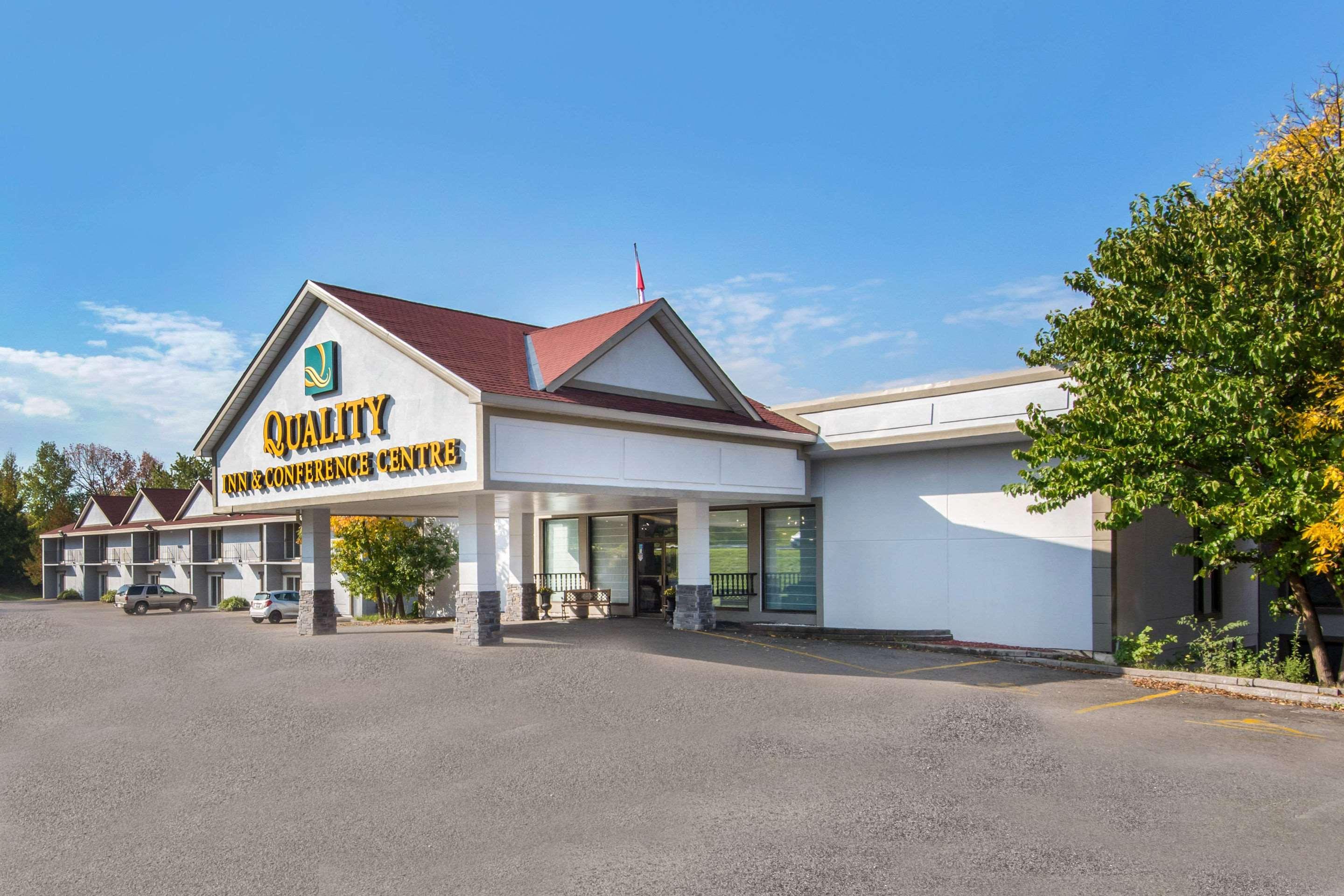 Quality Inn & Conference Centre Orillia Exterior photo