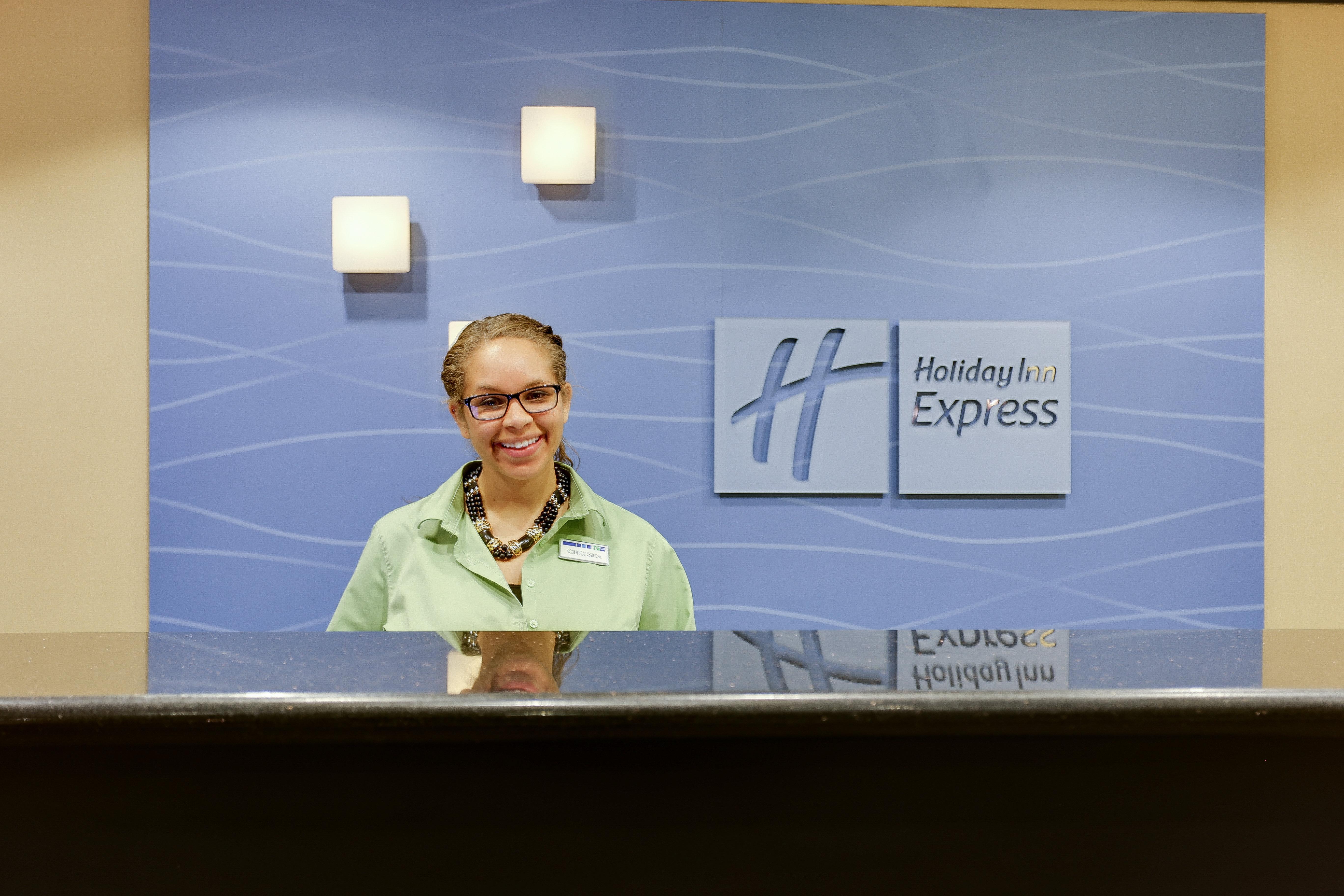Holiday Inn Express Hotel & Suites Huntsville, An Ihg Hotel Exterior photo