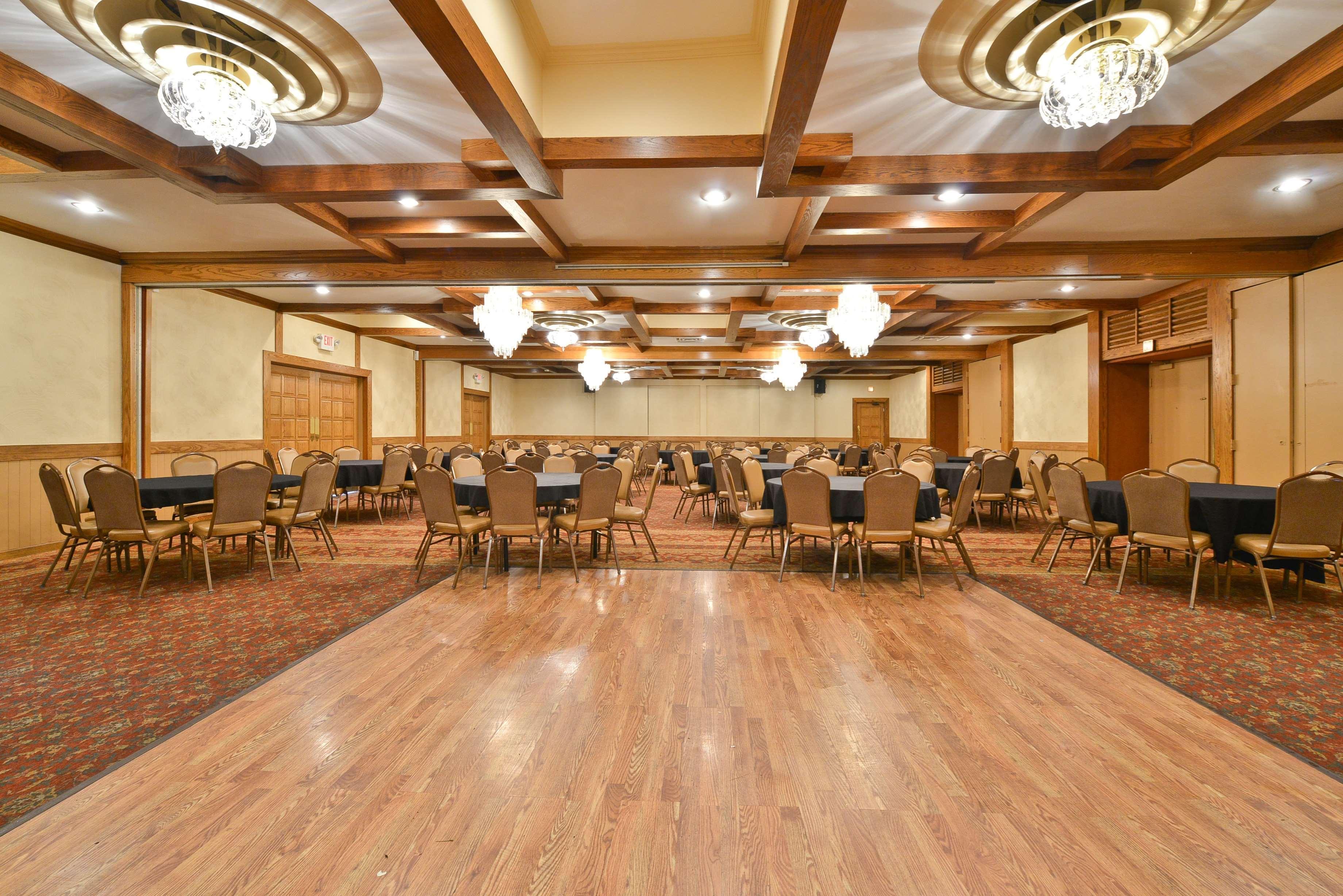 Best Western Prairie Inn & Conference Center Galesburg Business photo