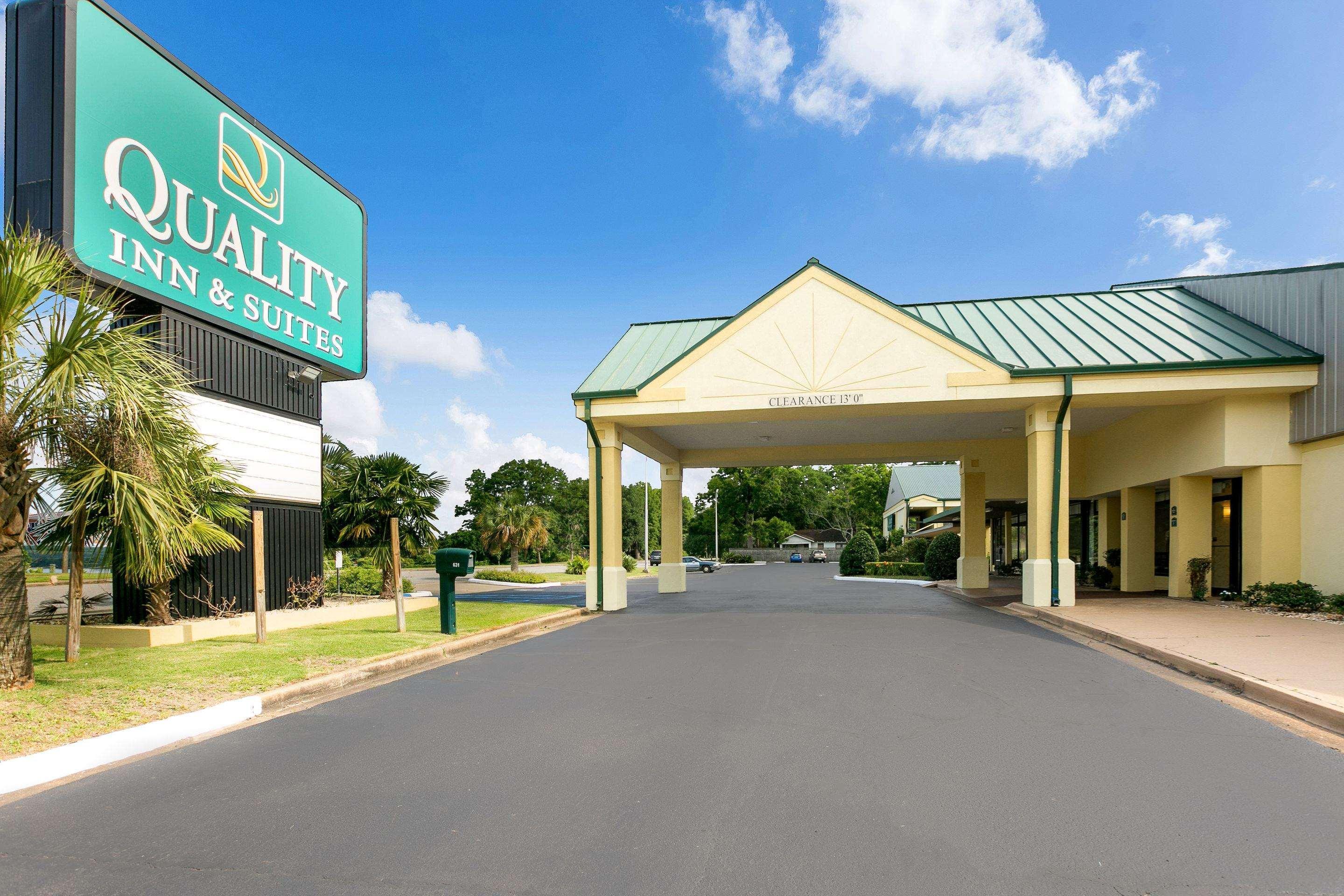 Quality Inn & Suites Near Lake Eufaula Exterior photo