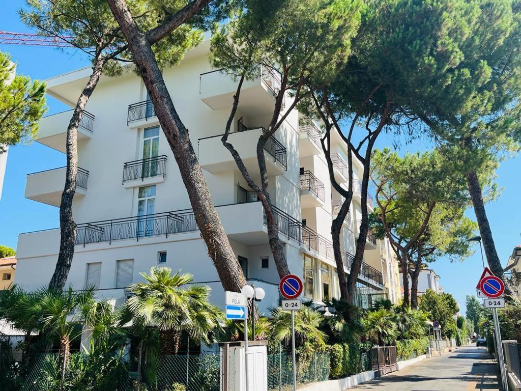Aura Living Hotel Rimini Exterior photo