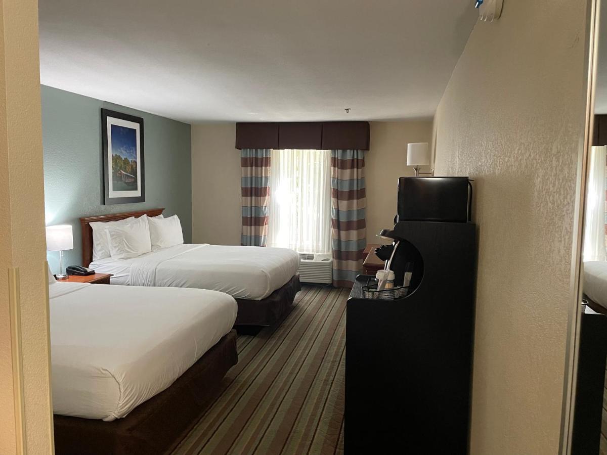Holiday Inn Express & Suites Salamanca, An Ihg Hotel Exterior photo