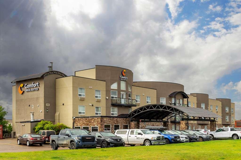 Comfort Inn & Suites Medicine Hat Exterior photo