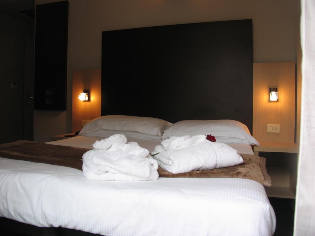 Hotel Aiglon Rimini Room photo