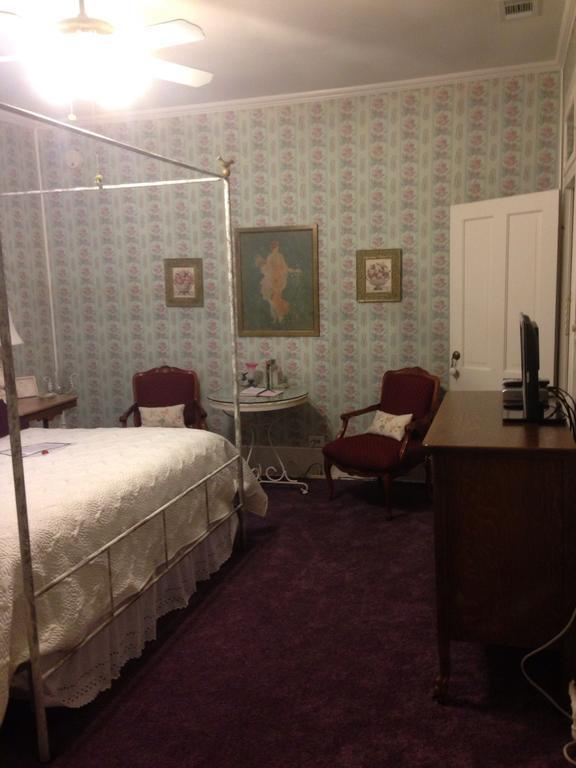 Manor Of Time Bed And Breakfast Granbury Room photo