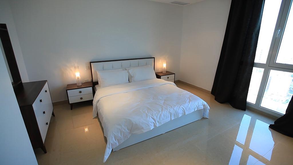 The Crown Luxury Suites Fintas Al Funaytis Room photo