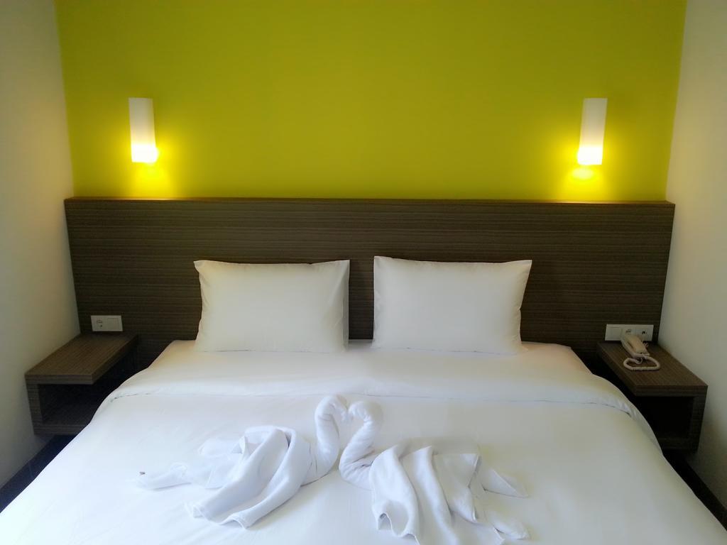 Izi Hotel Bogor Room photo
