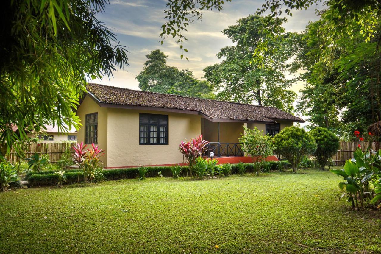 Green Mansions Jungle Resort Sauraha Exterior photo