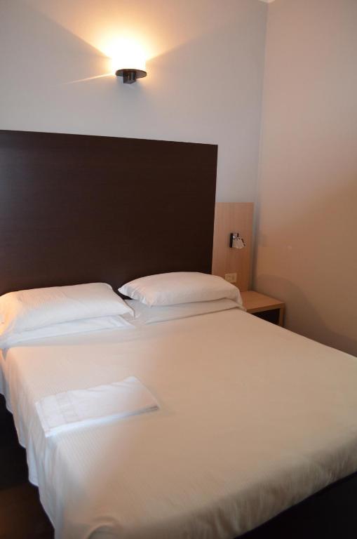 Hotel Aiglon Rimini Room photo
